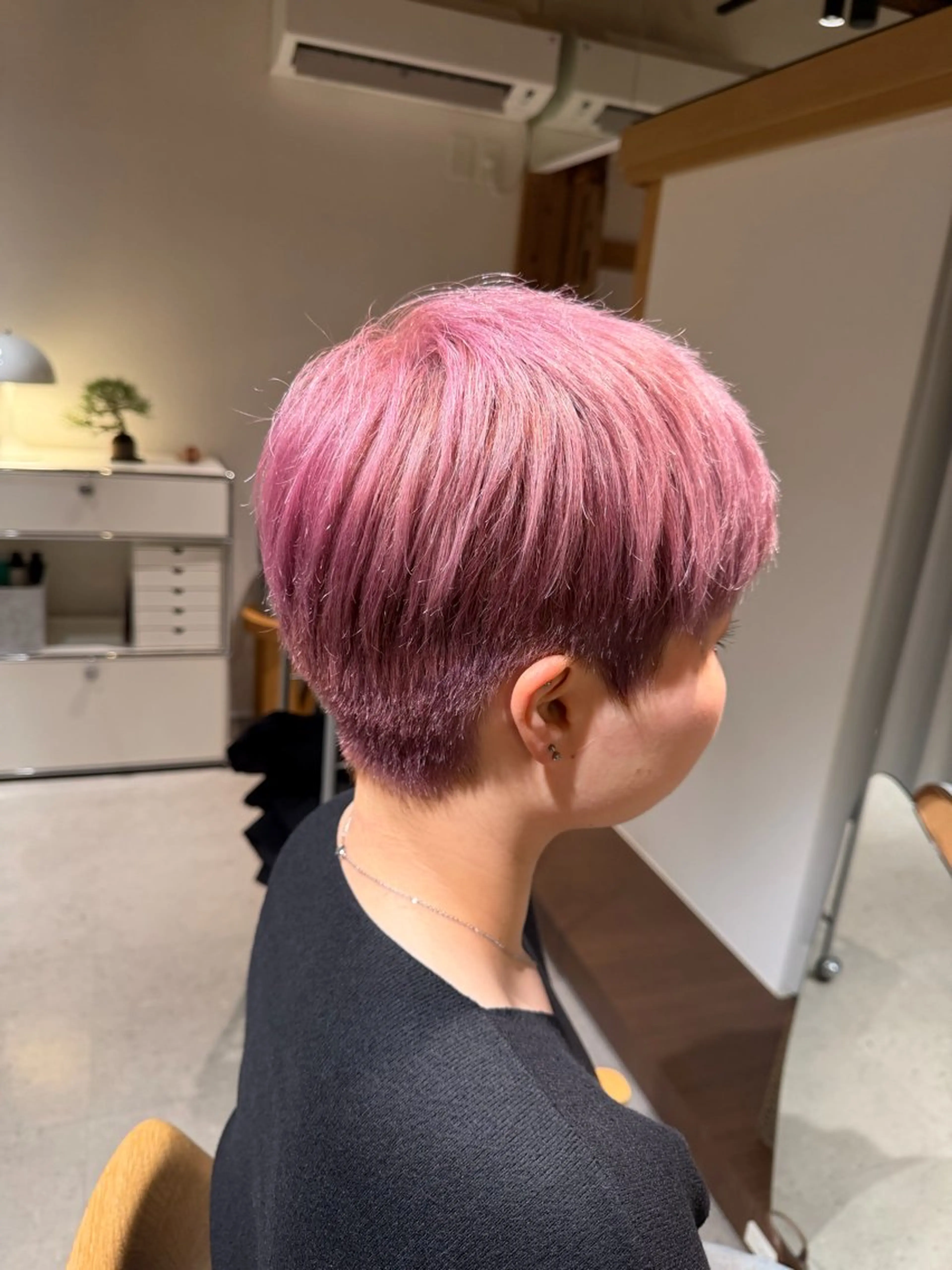 ショート カラー ベリーショート ピンクカラー ショートヘア 藤野 ひなのヘアスタイル