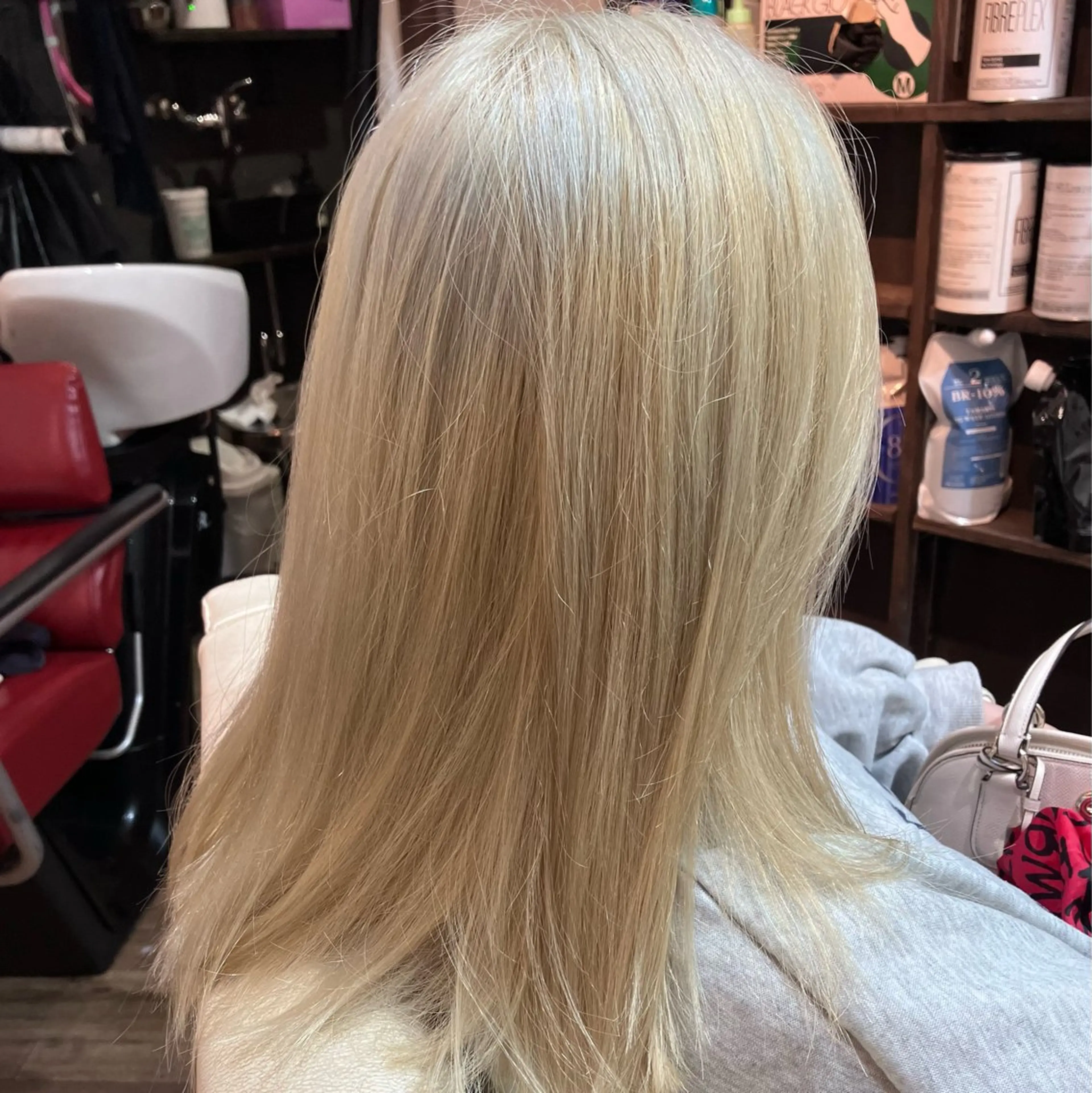 ミディアム カラー ブリーチ ハイトーンカラー ヘアカラー トリートメント HAIR BASE ZAWAWA所属・レイヤー/ブリーチ｜ 特殊パーマ/赤澤のヘアスタイル