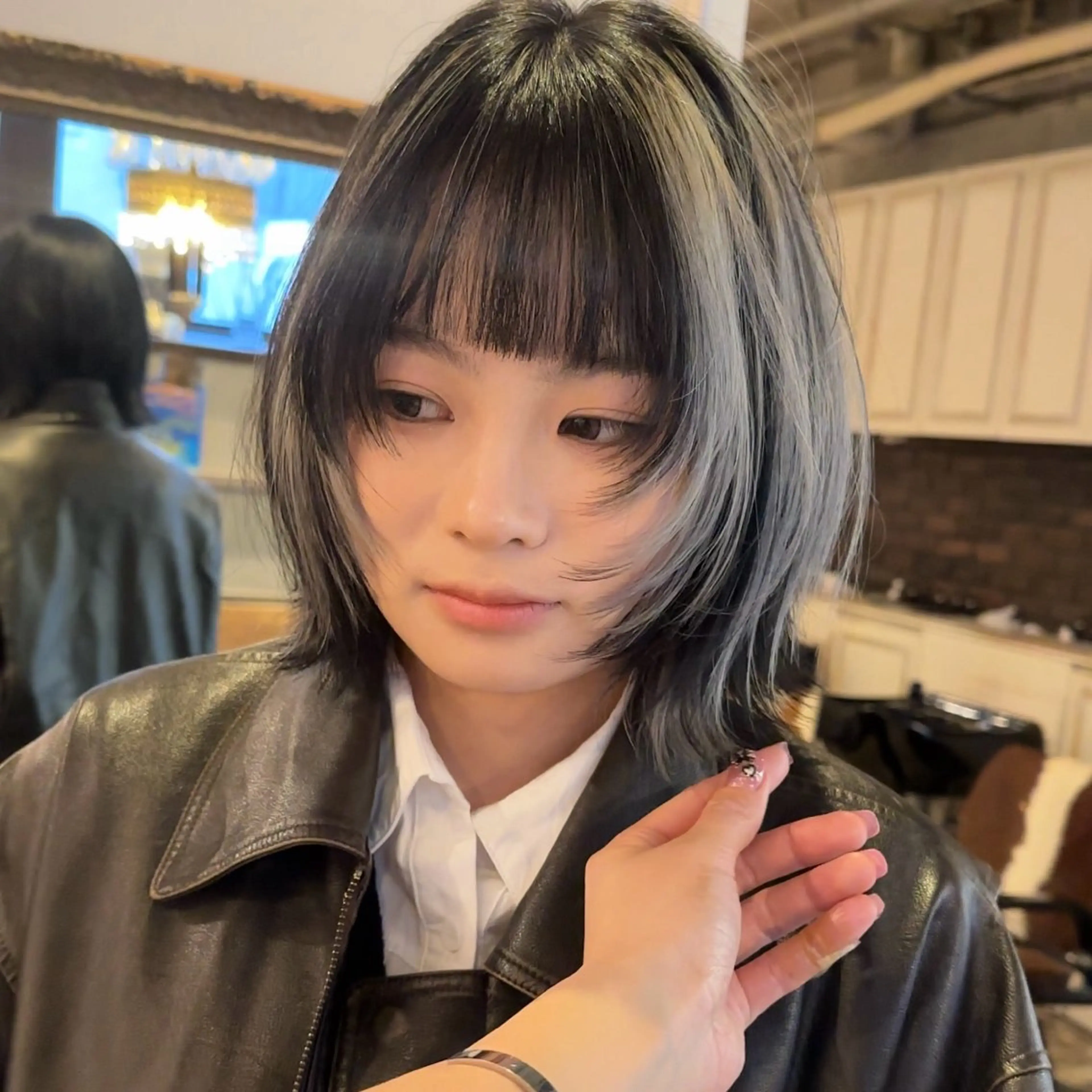 ショート カラー ヘアカラー トリートメント おしゃれハイトーン 💗AKARIのヘアスタイル