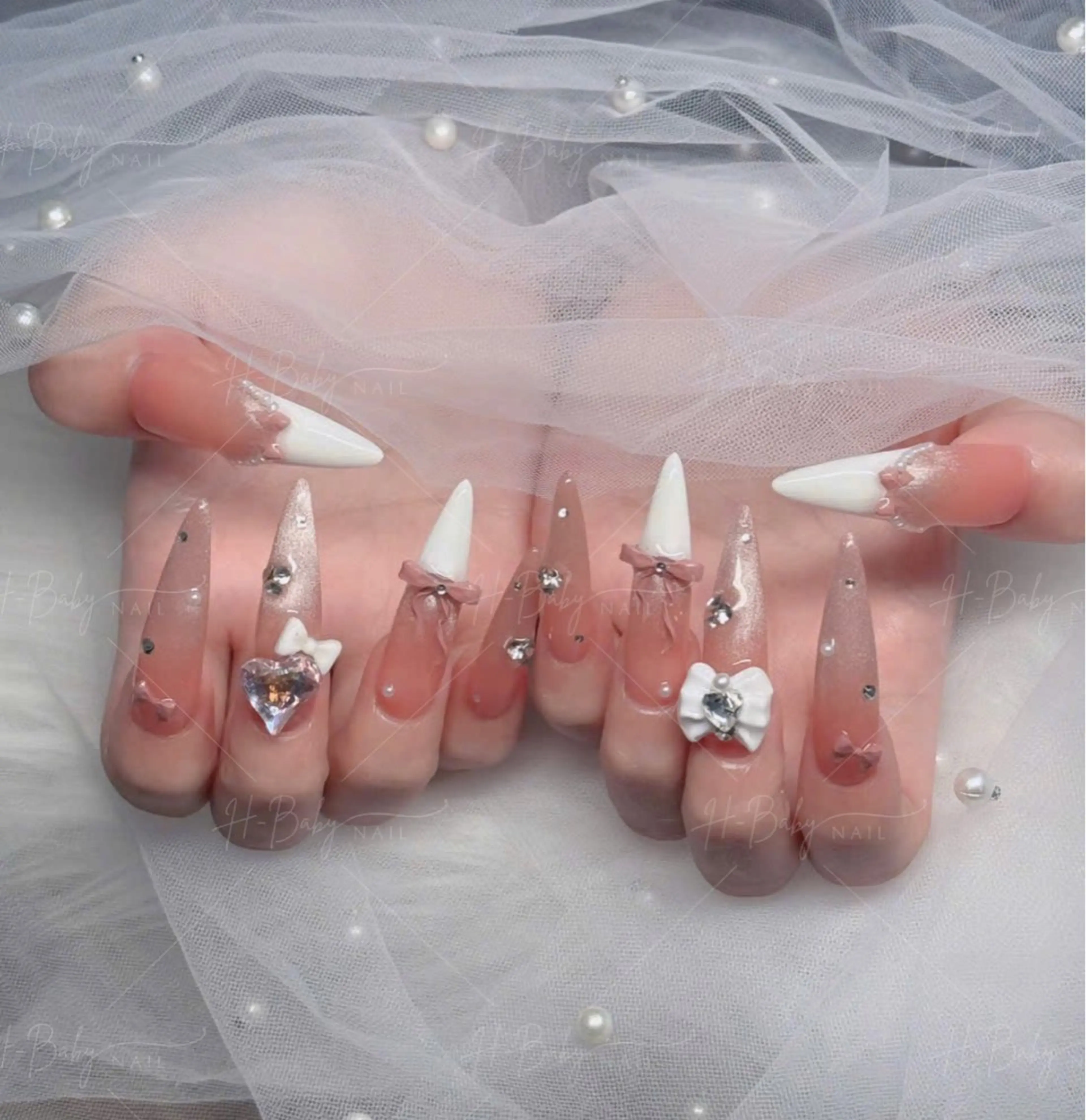 ネイル フレンチネイル ジェルネイル ハロウィン キラキラネイル 韓国ネイル H.baby Nail Salonのネイルデザイン