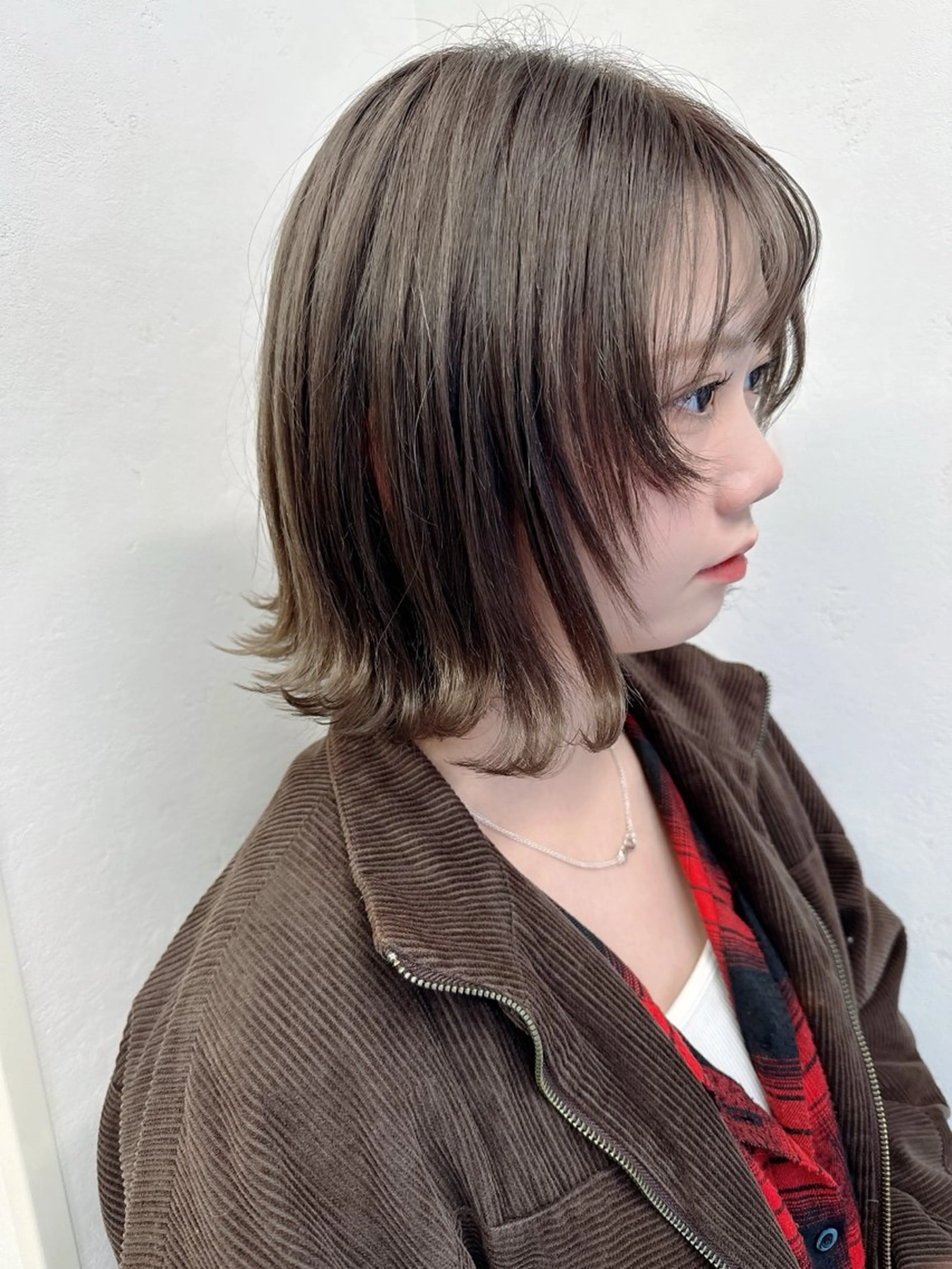 ミディアム カラー ベージュカラー 汐見 悠佑のヘアスタイル