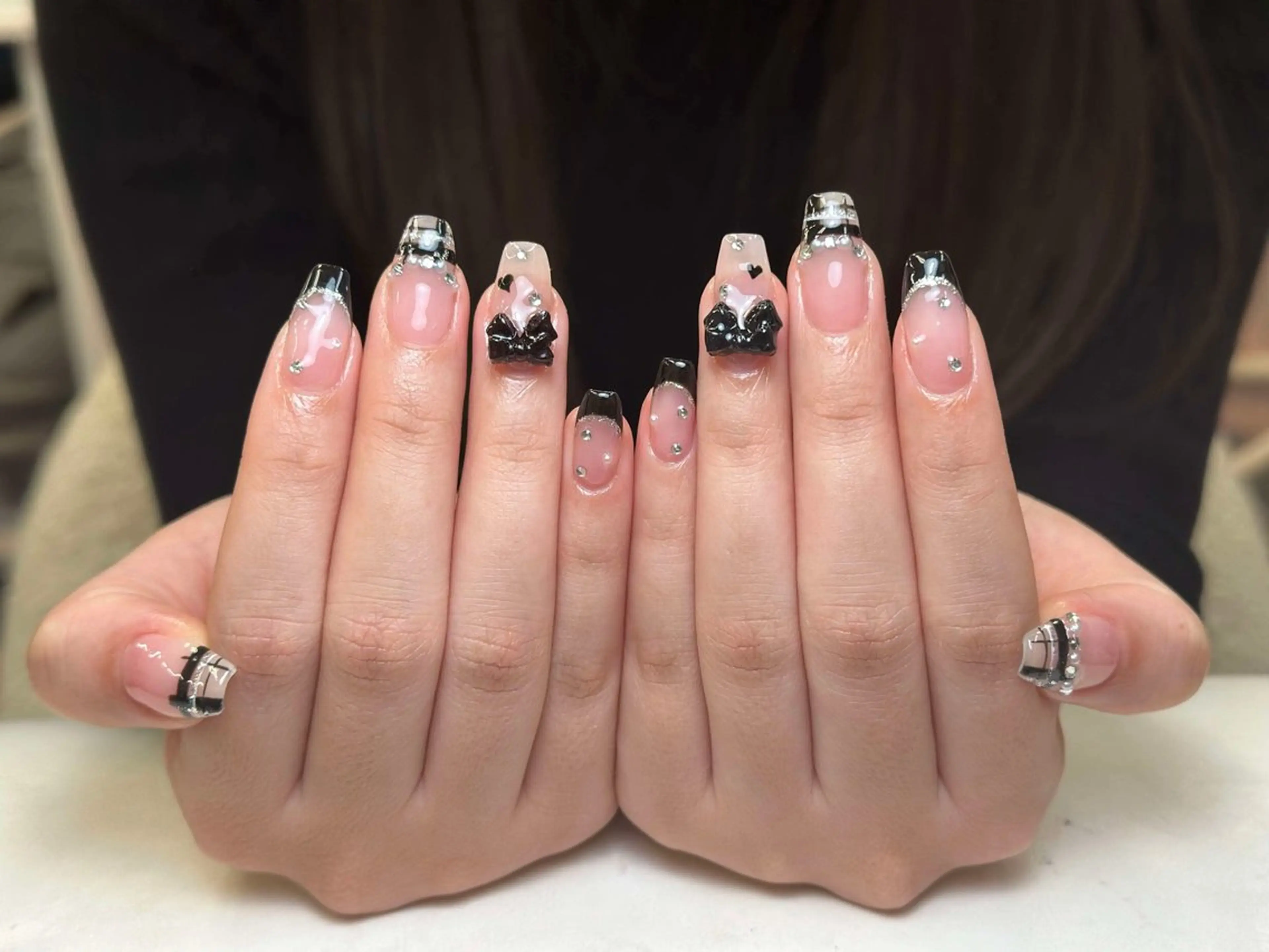 ネイル グラデーション キラキラネイル ワンカラーネイル 冬ネイル Jenn Nail Salonのネイルデザイン