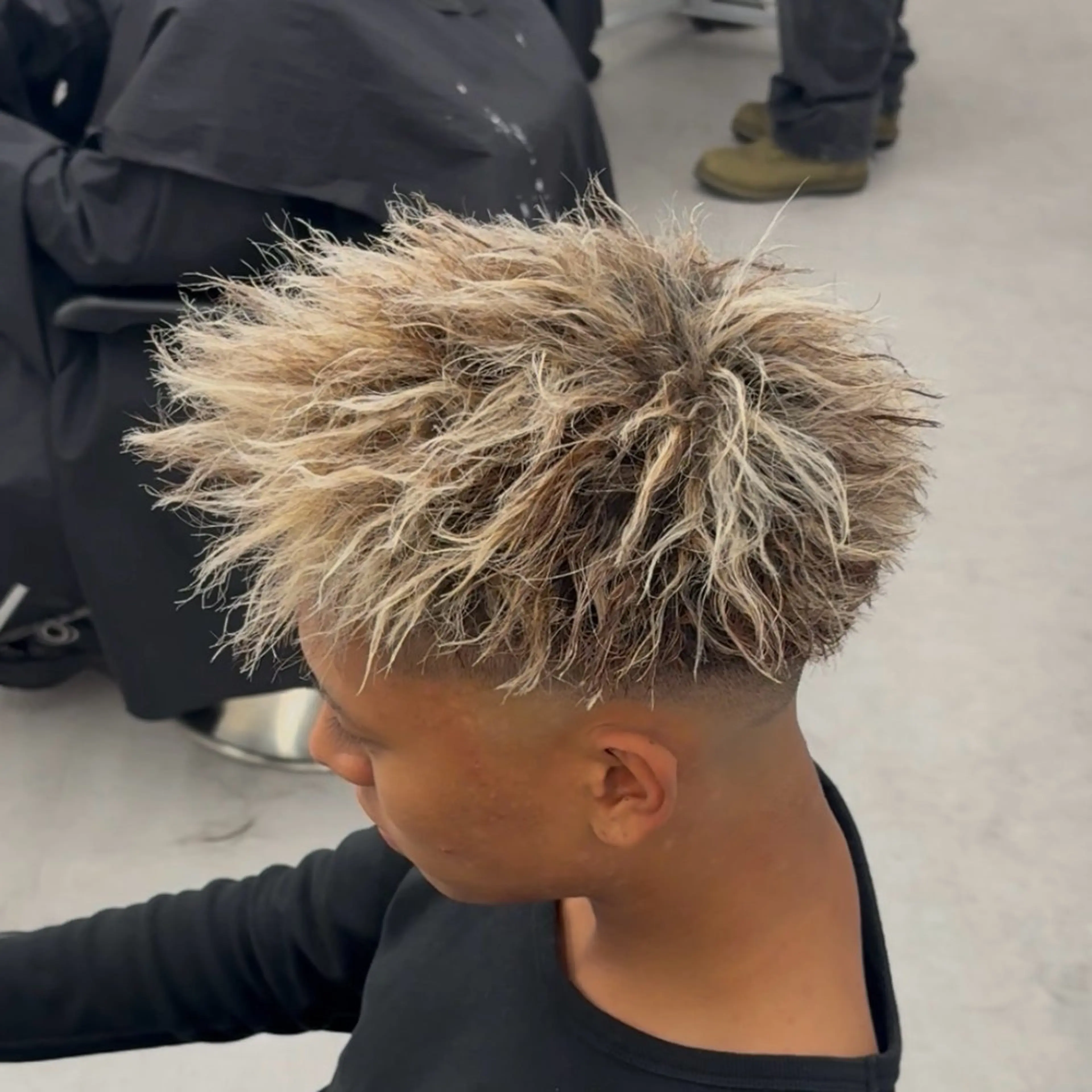 カラー パーマ メンズ カット ヘアカラー パーマ トリートメント ヘアセット 💋ホワイトメッシュ /パーマ/メンズ💋のヘアスタイル