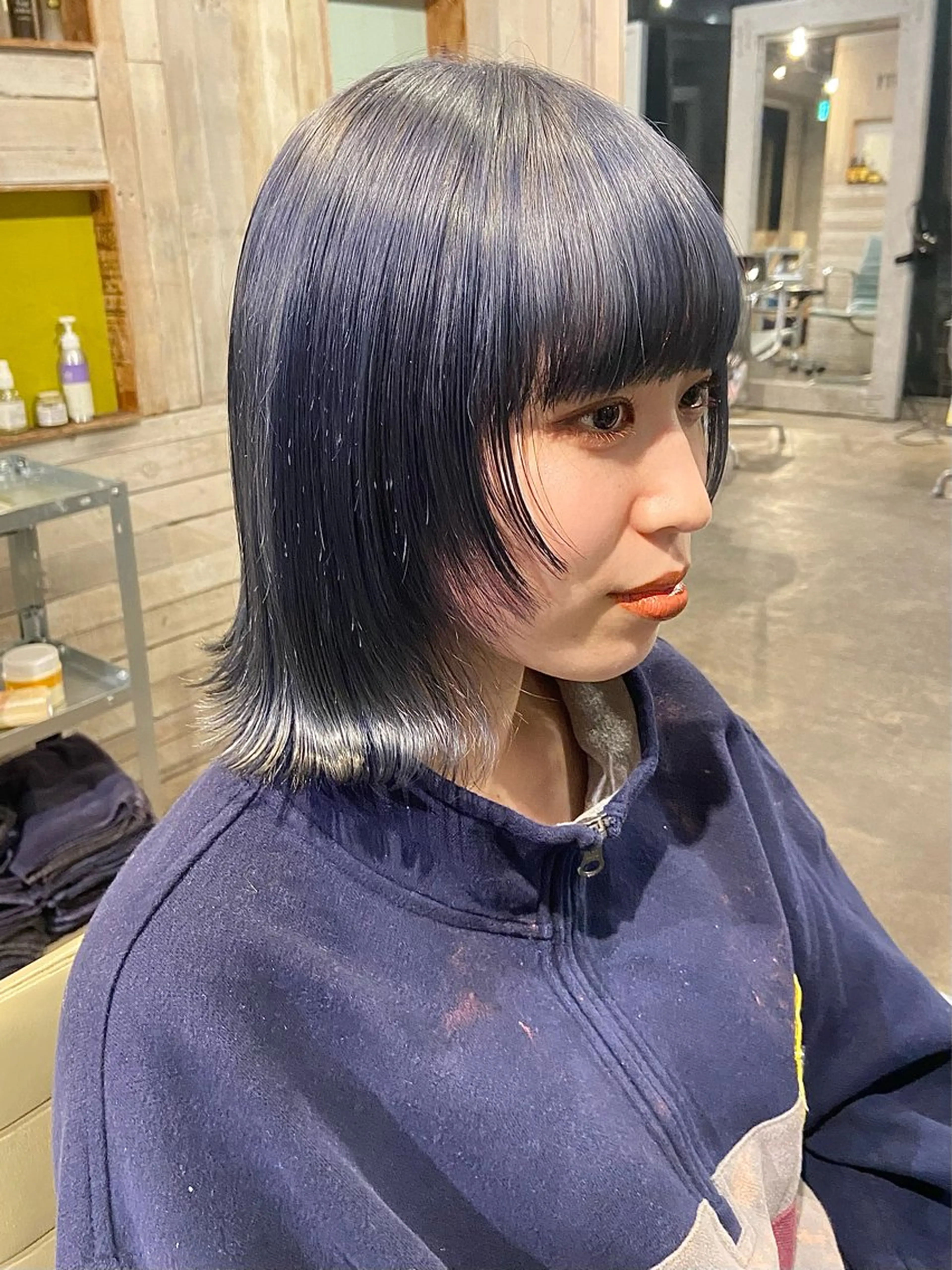 ミディアム ブリーチカラー/ブロ ンドレイヤーカットのヘアスタイル