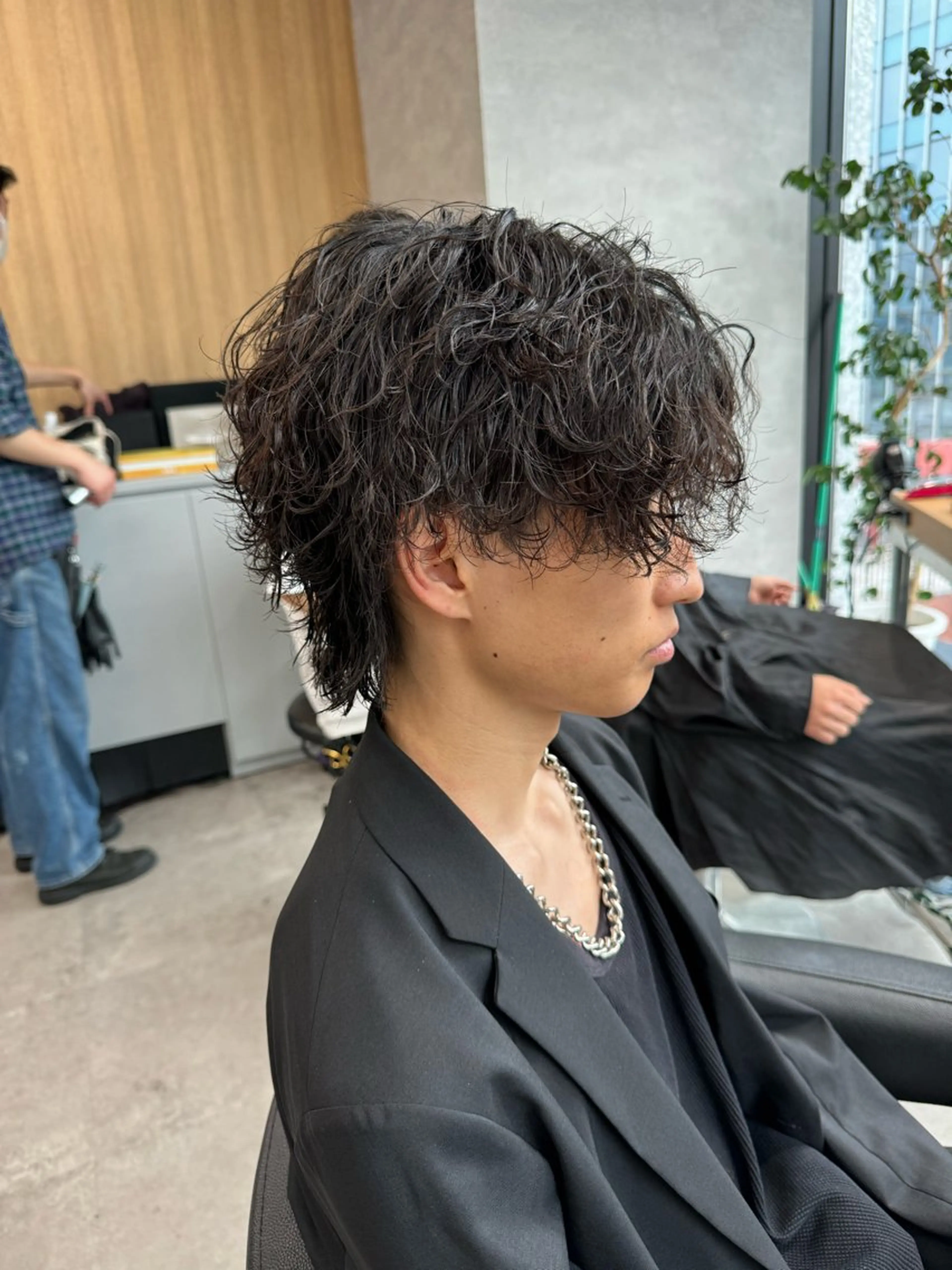 ショート カラー パーマ ヘアアレンジ メンズ メンズブリーチ センターパート メンズハイライト メンズハイトーン マッシュ スパイキー/フェザー /波巻き/かいとのヘアスタイル