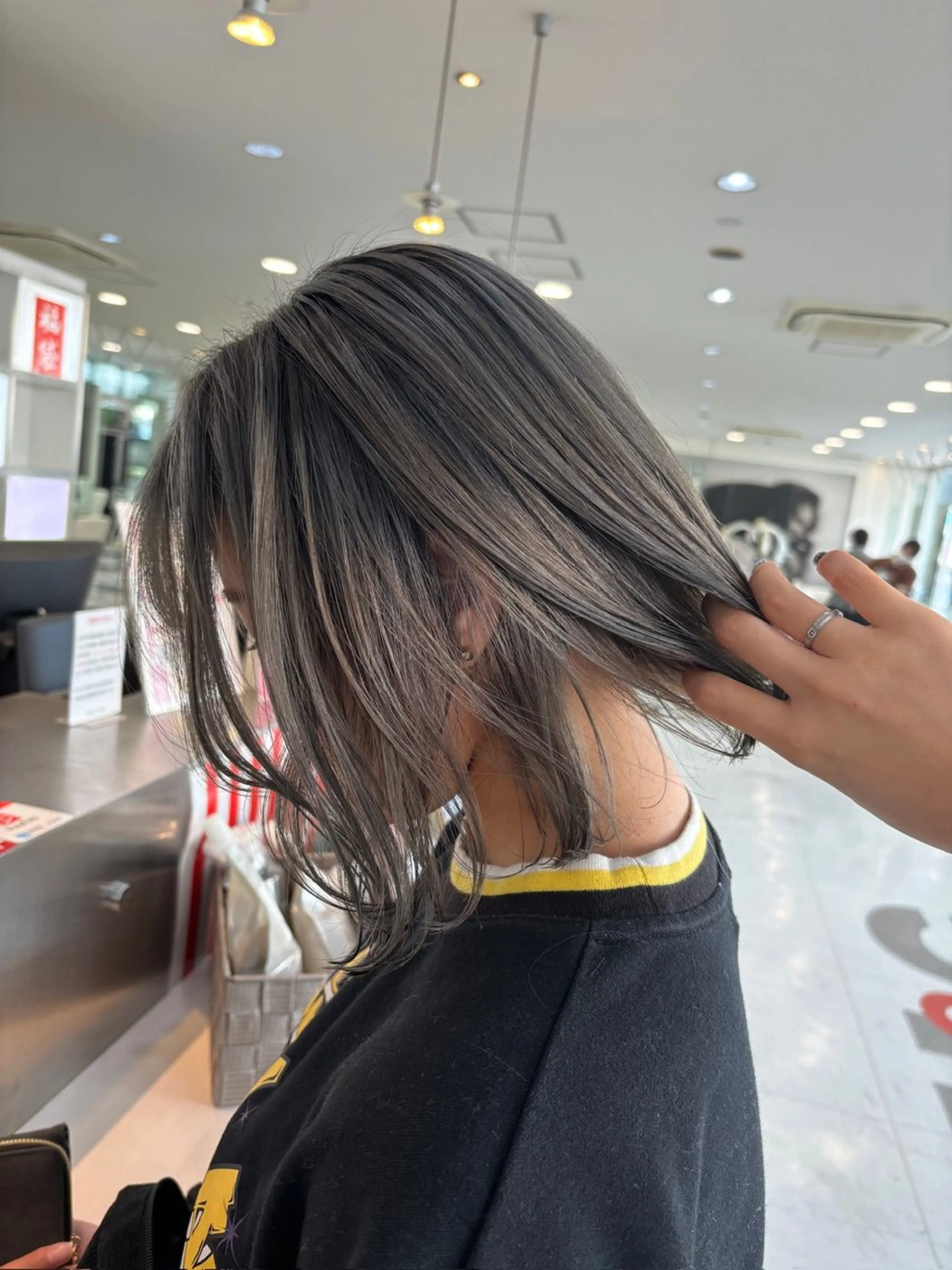 ミディアム カラー 今西 柚月のヘアスタイル
