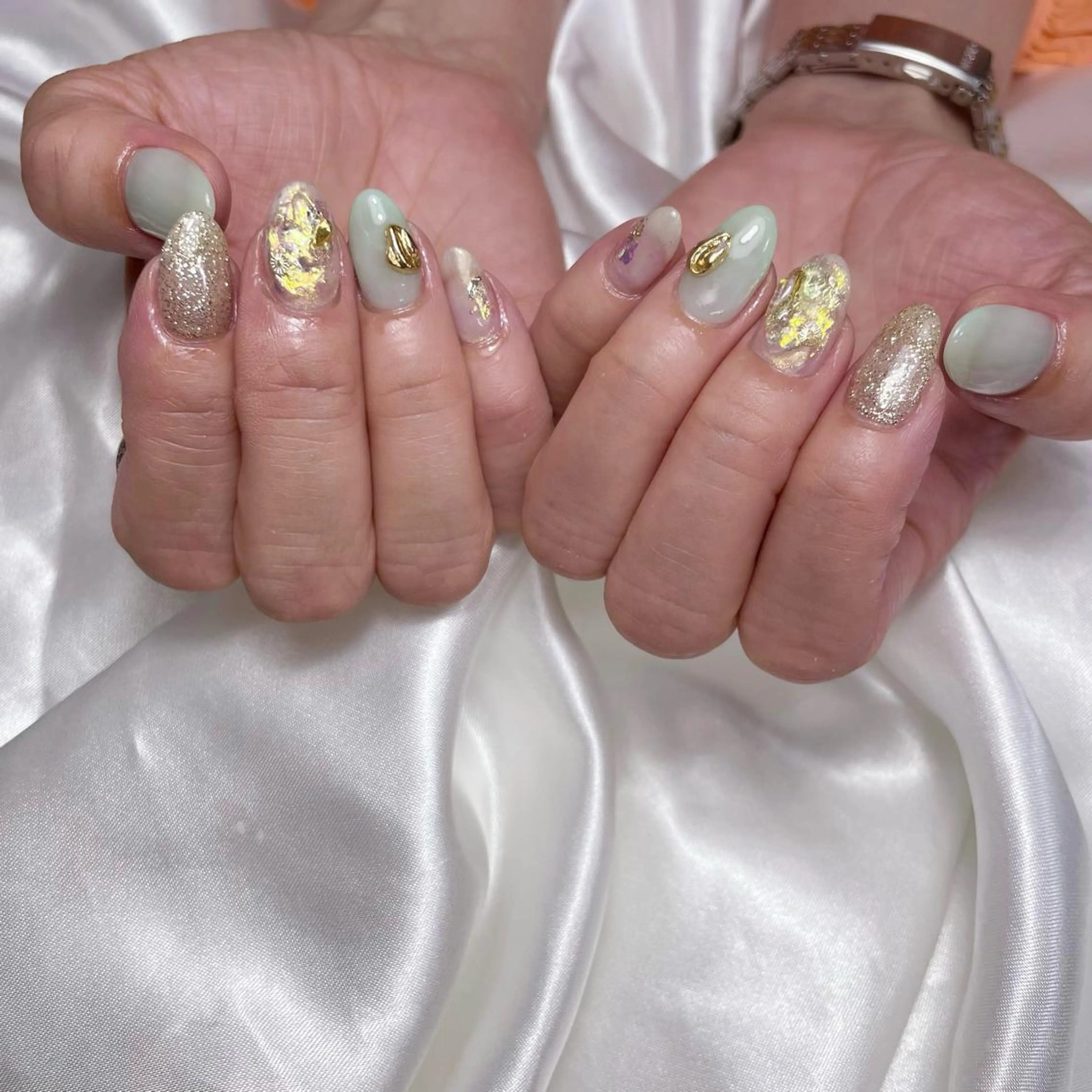 ネイル グラデーション グリーン オフィスネイル 夏ネイル ハンドネイル upala Mayukoのネイルデザイン