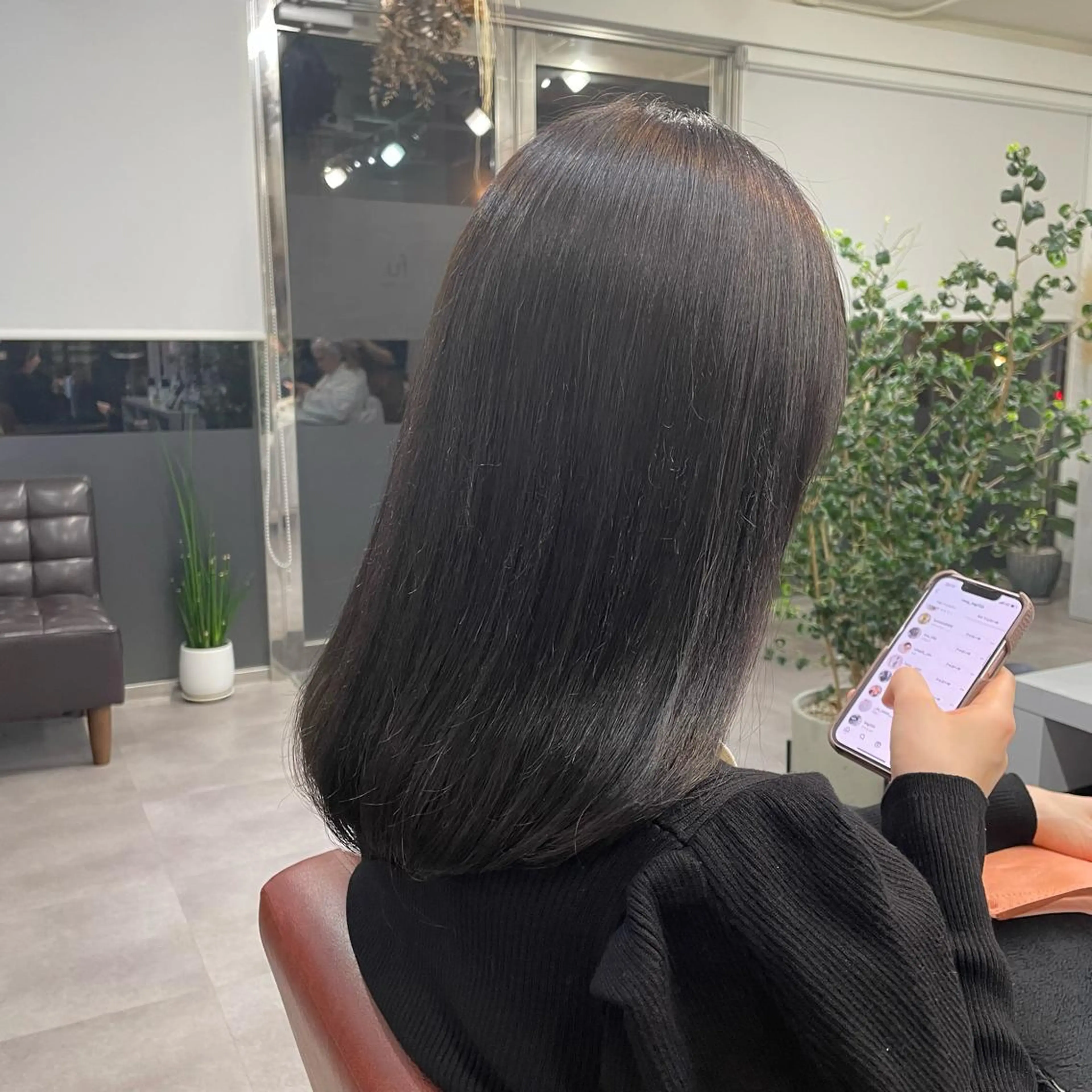 セミロング カラー ブラウンカラー ダークブラウン monami 山本華菜のヘアスタイル