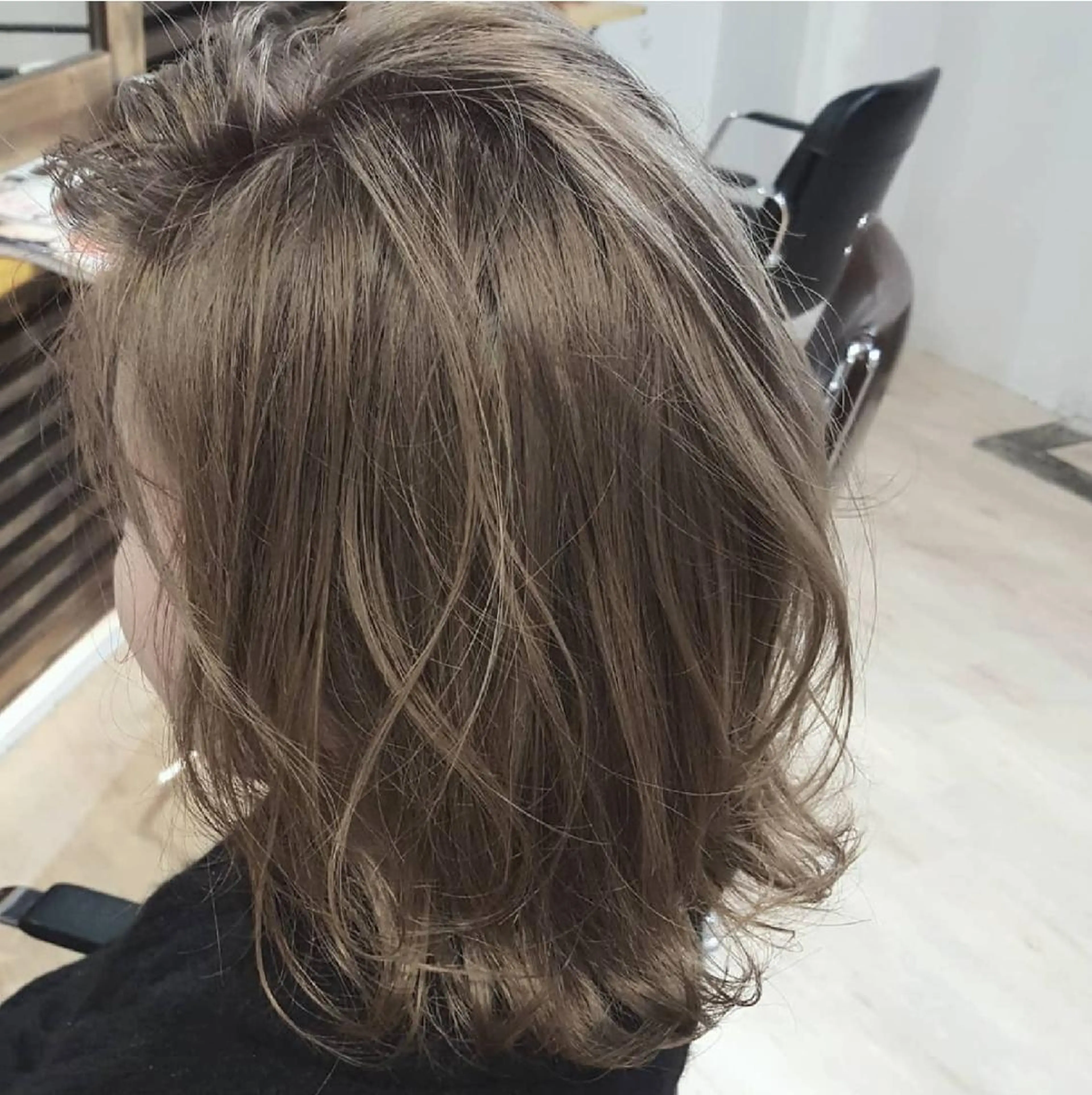 カラー セミロング 切りっぱなしボブ ショートボブ セミロングパーマ バレイヤージュ ベージュカラー フリーランス所属・韓国ヘア レイヤー くびれヘアMATSUのヘアスタイル