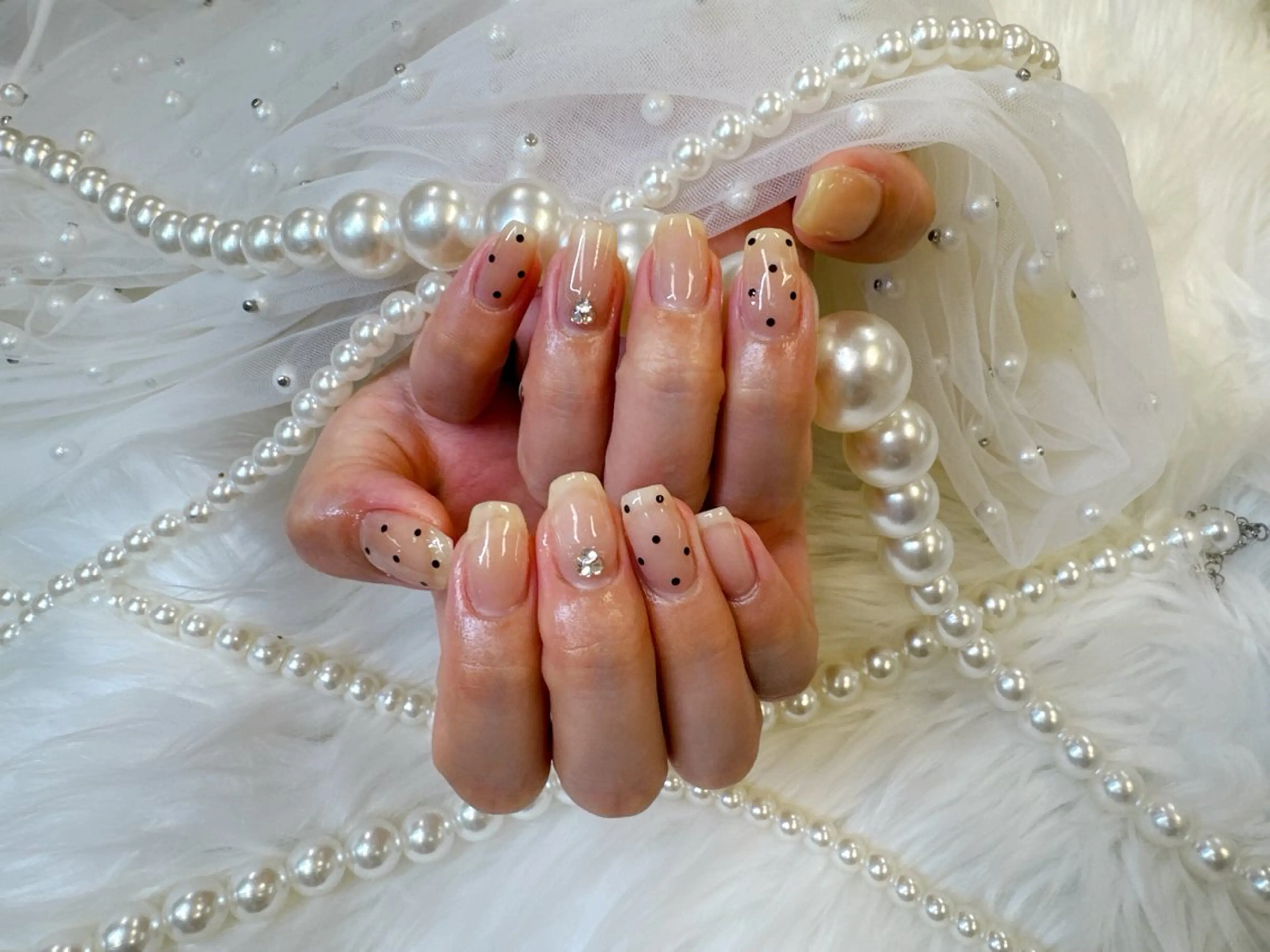 ネイル アートネイル ボルドー ドット フレンチネイル ジェルネイル Queeens nailのネイルデザイン