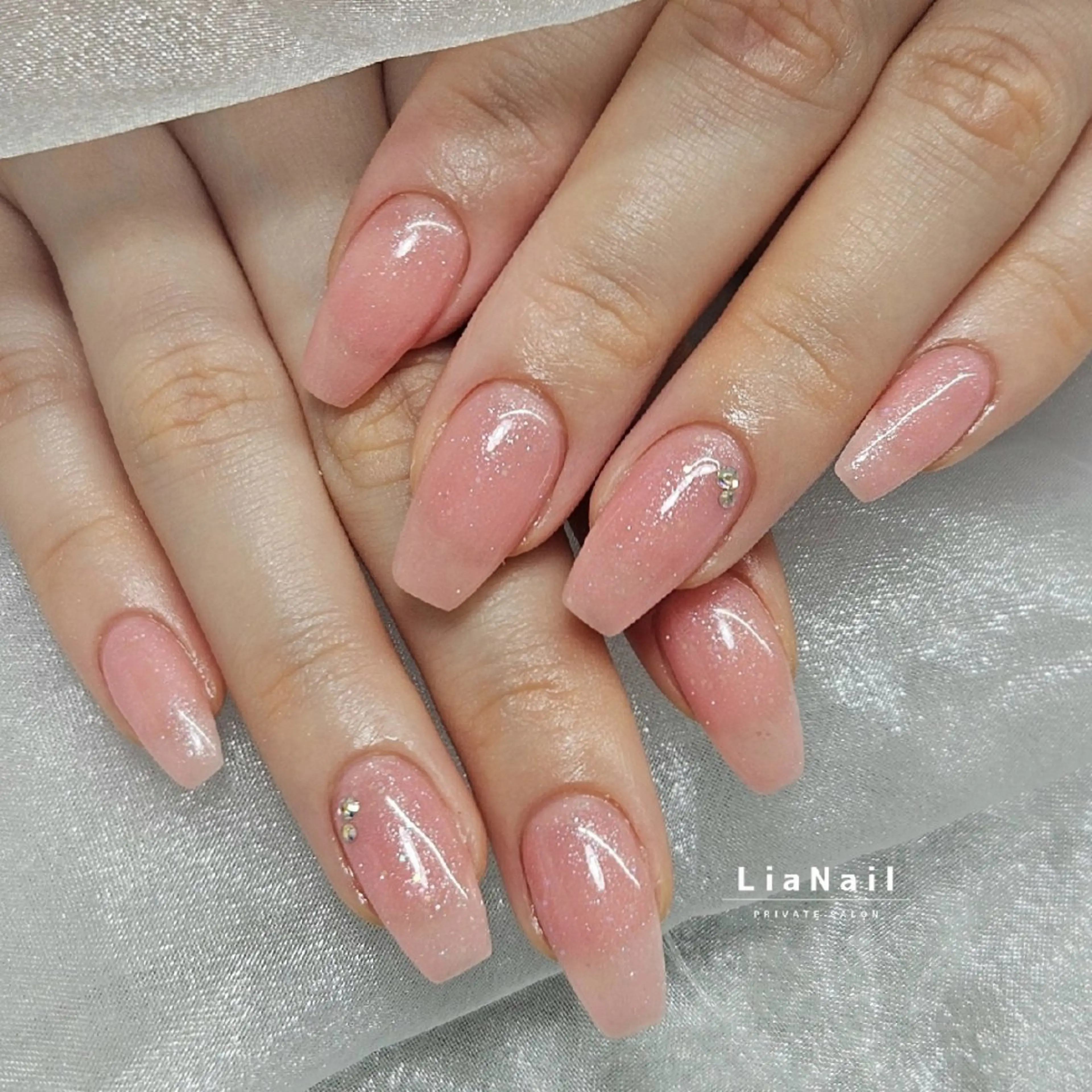 ネイル ストーンネイル ハンドネイル Lia Nailのネイルデザイン