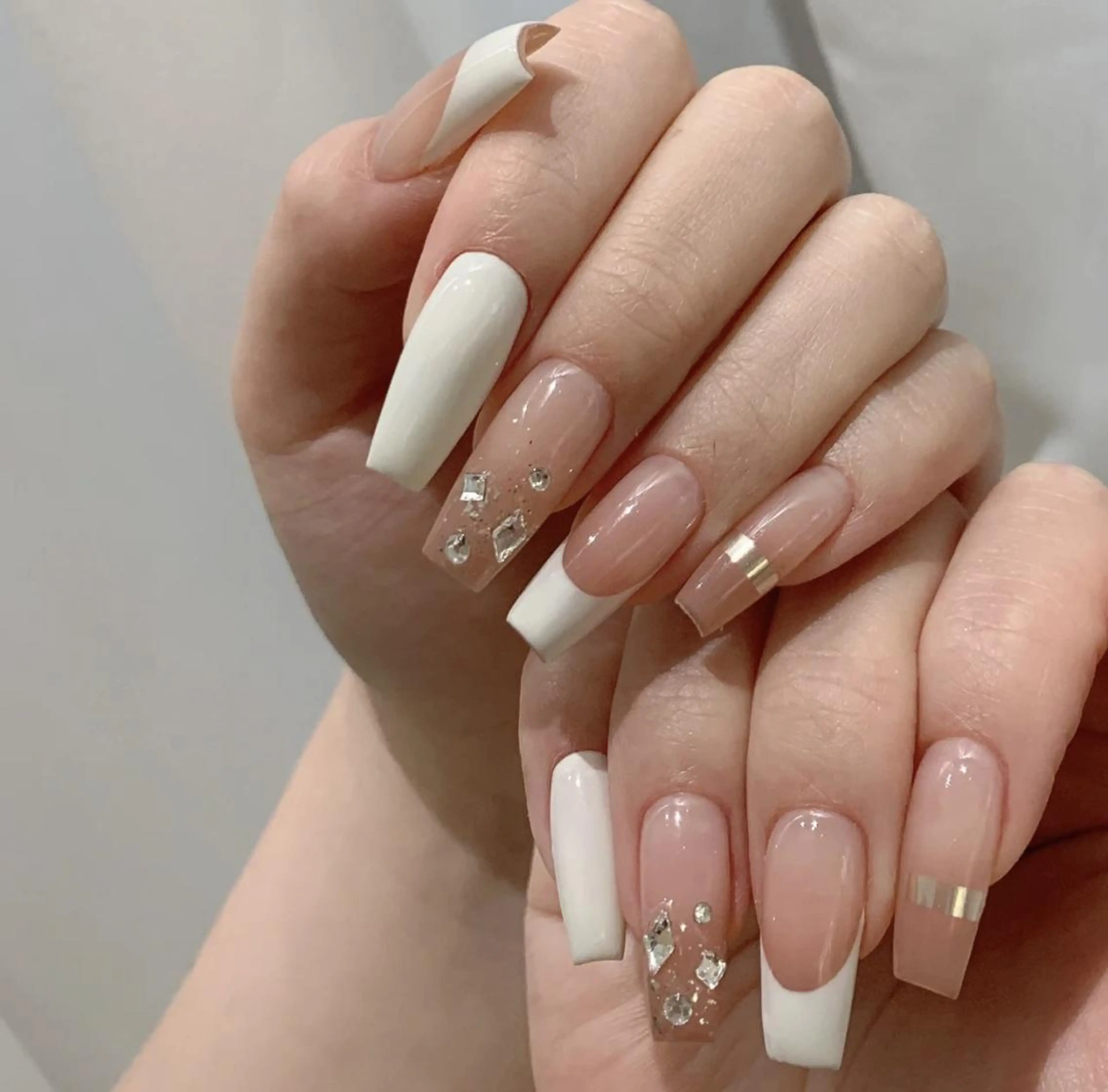 ネイル 長さ出し ネイルチップ Queens テイのネイルデザイン