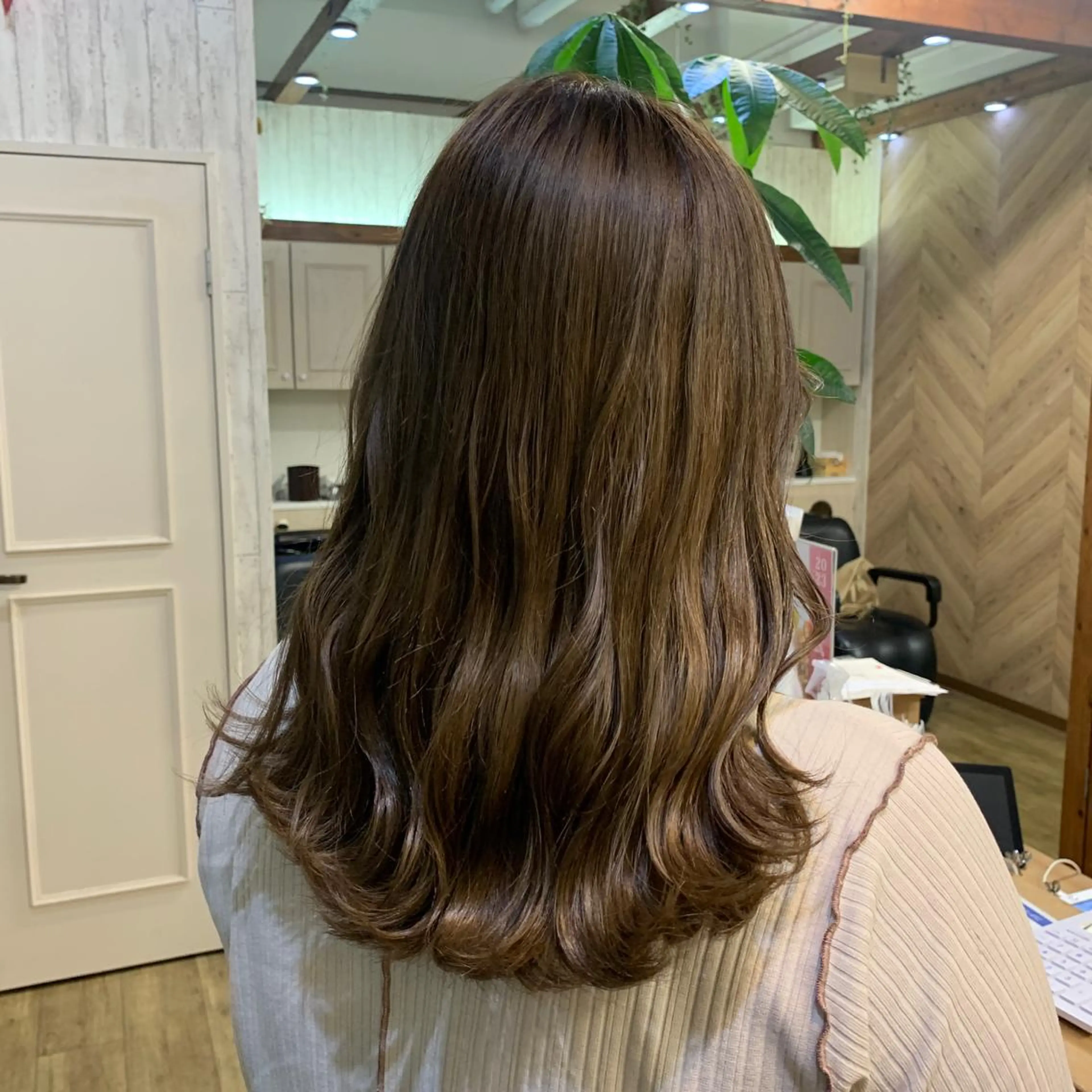 ミディアム カラー ベージュカラー モカベージュ ヘアカラー トリートメント regalo Acari🍎のヘアスタイル