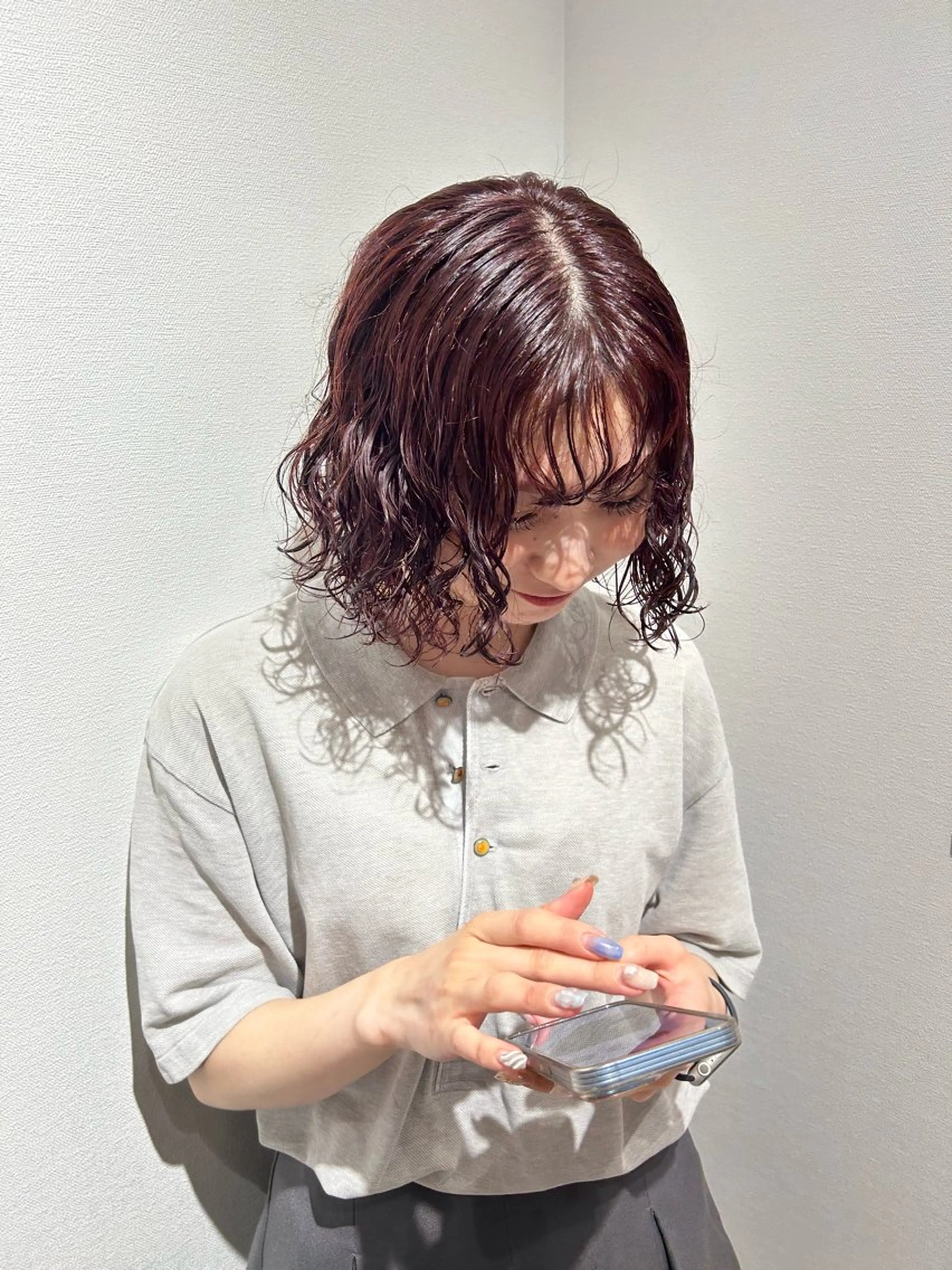 ミディアム カラー ハイトーン× デザイン　Runoのヘアスタイル