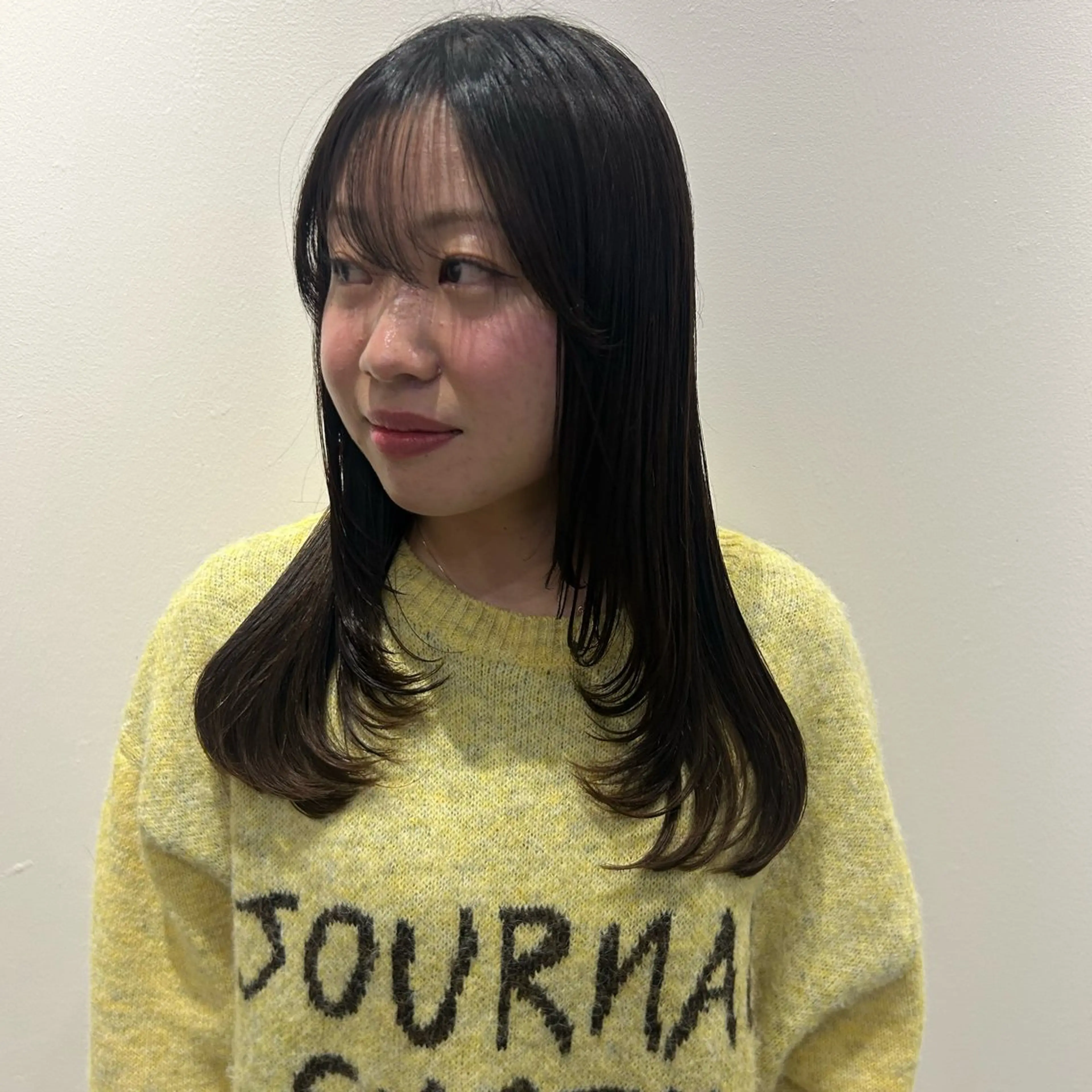 セミロング カット 田中 遥陽のヘアスタイル