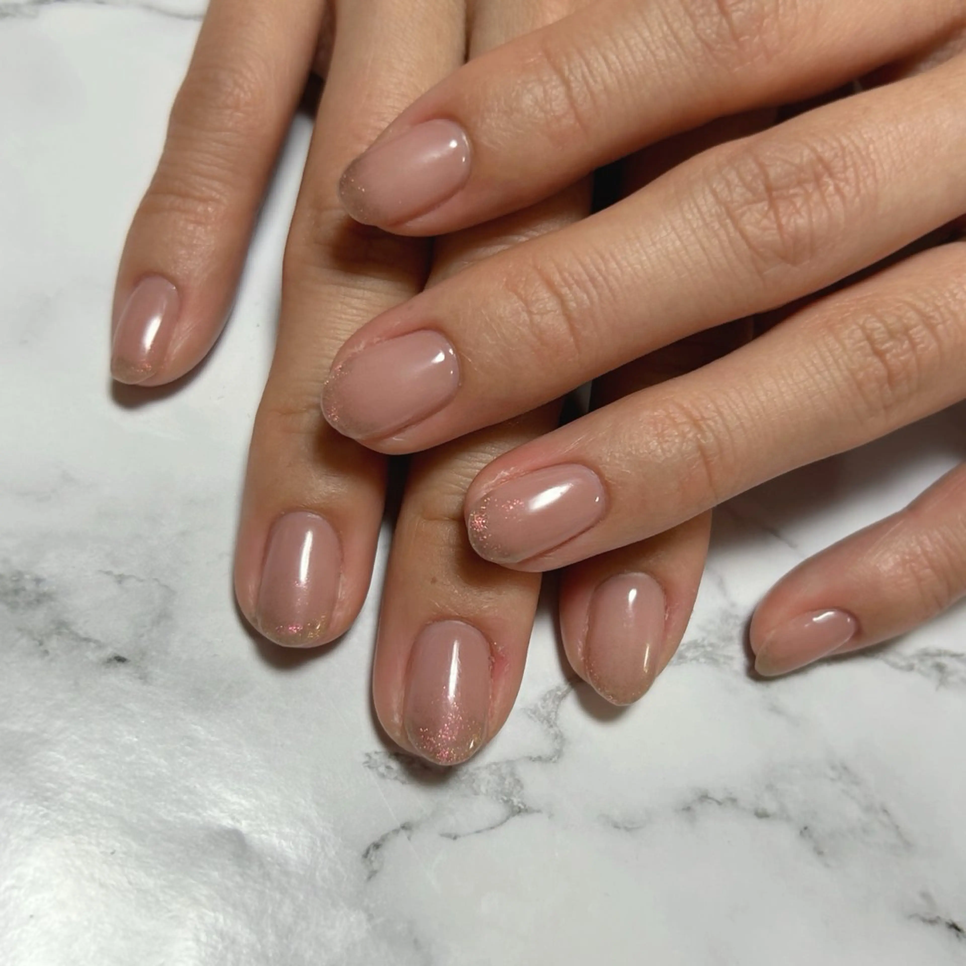 ネイル ジェルネイル マグネットネイル オフィスネイル ピンク ピンクベージュ THReee+ ericoのネイルデザイン