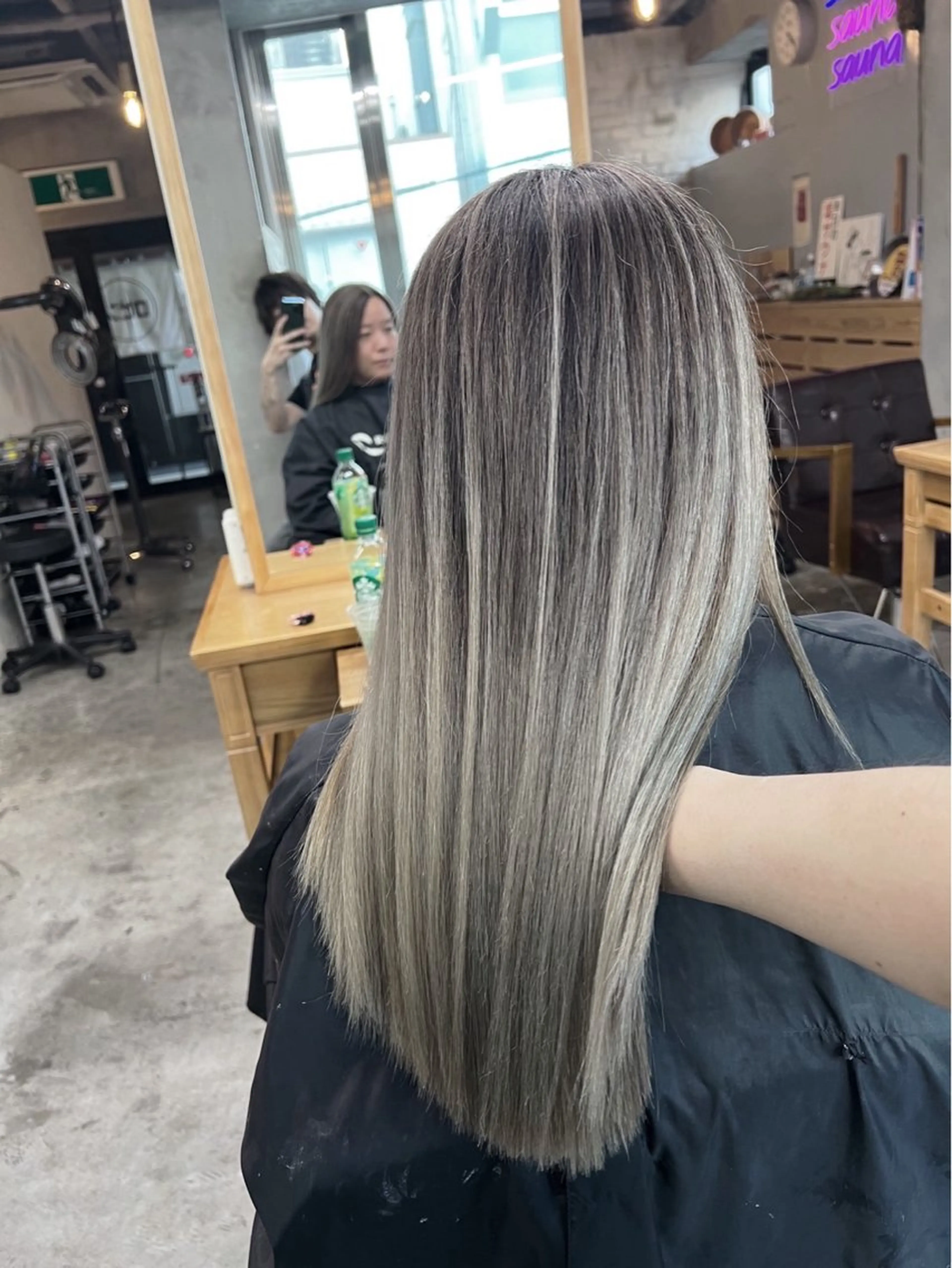 セミロング カラー バレイヤージュ レイヤーカット ヘアカラー トリートメント ROBIN所属・指名数No.1 /NAOYAのヘアスタイル