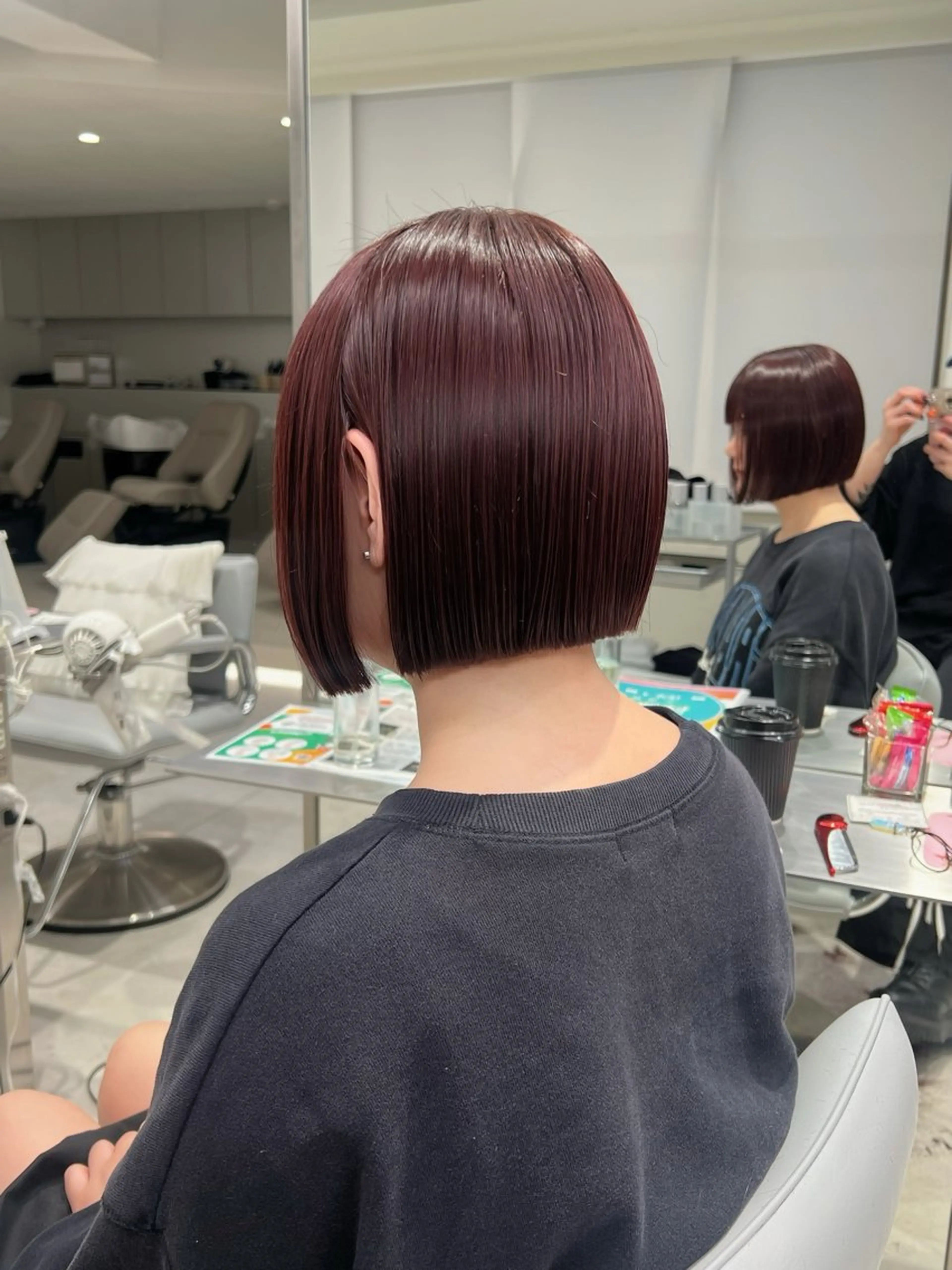 ショート カラー ブリーチ ブリーチなしカラー レッドカラー RIN🪐 ウルフ／ハイトーンのヘアスタイル