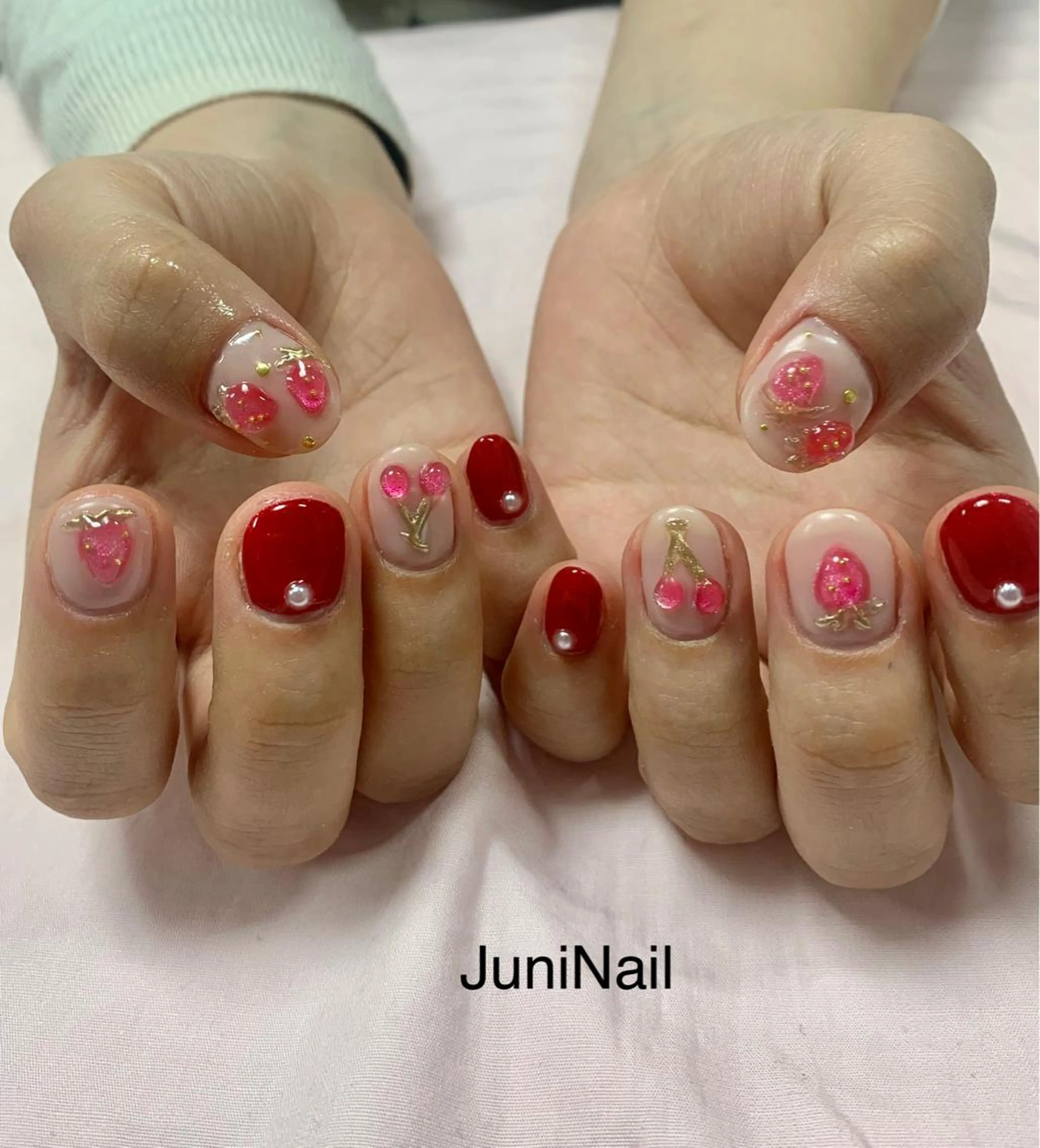 ネイル オーロラネイル クリアネイル 氷ネイル・うるうるネイル 韓国ネイル ニュアンスネイル ハンドネイル JuniNail 주니네일🇰🇷suのネイルデザイン