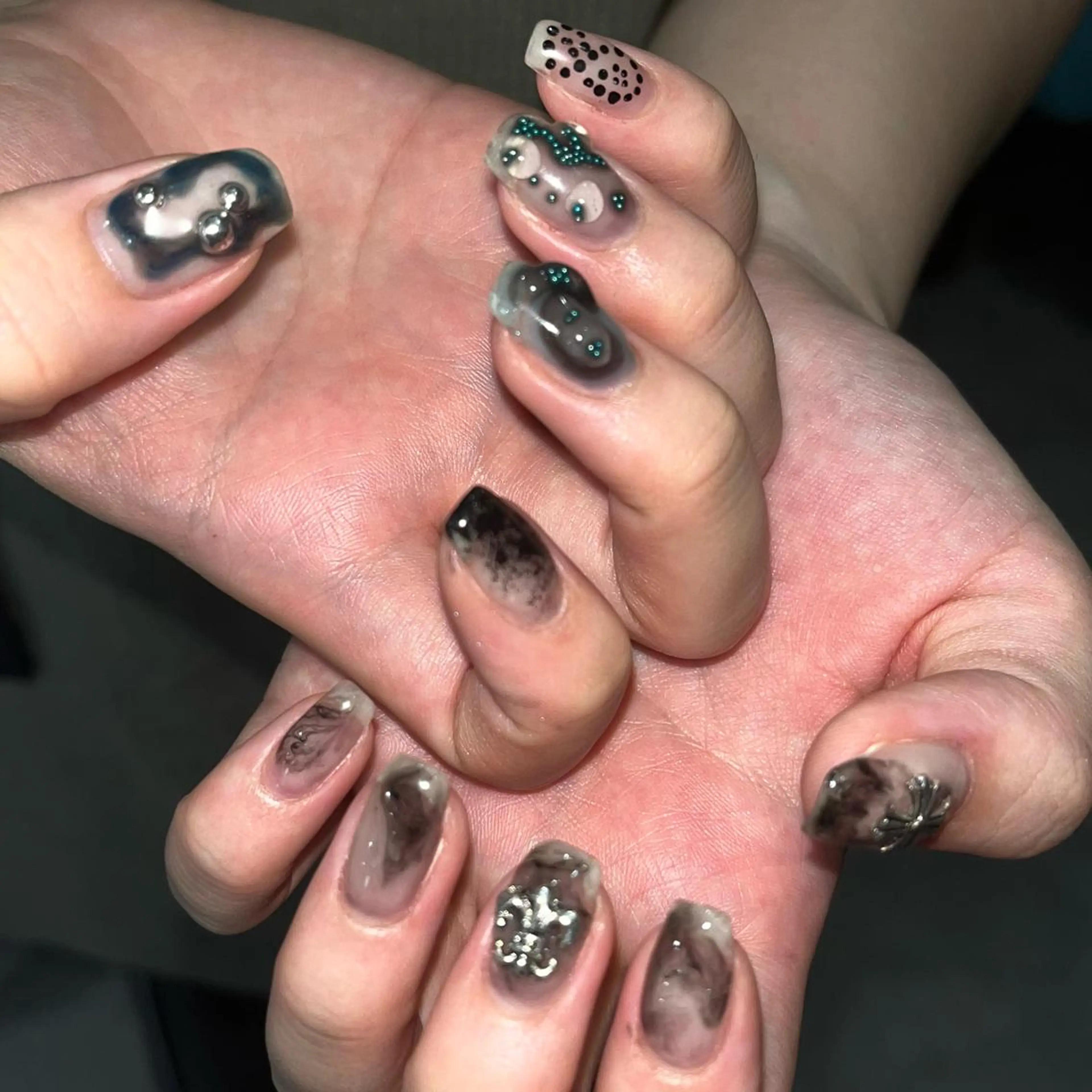 ネイル ハンドネイル フットネイル 🪐富島彩夏 /海外nail🪐のネイルデザイン