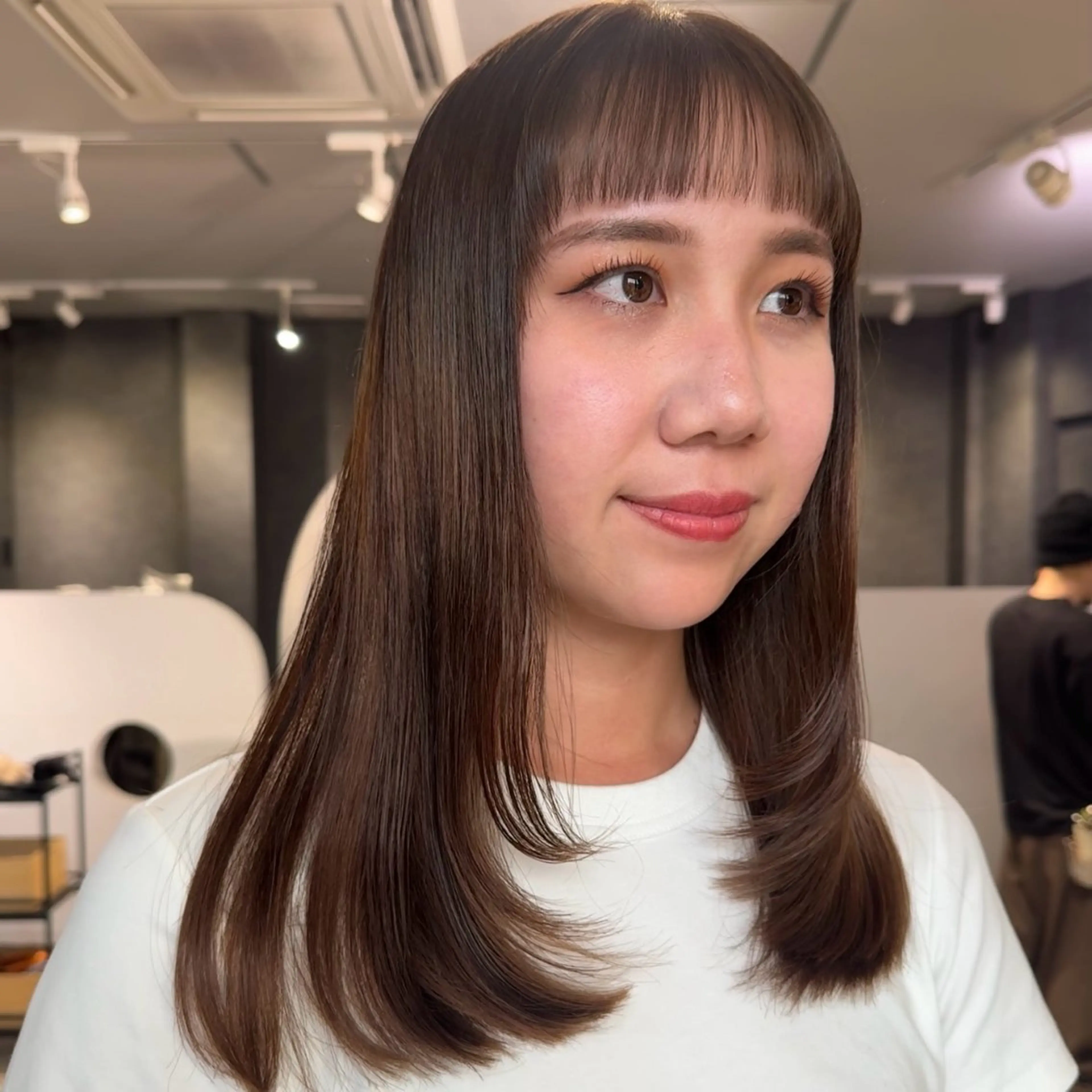 ロング カラー ベージュカラー ブリーチ ブリーチなしカラー レイヤーカット オン眉 カット ヘアカラー トリートメント 吉田 葉音のヘアスタイル