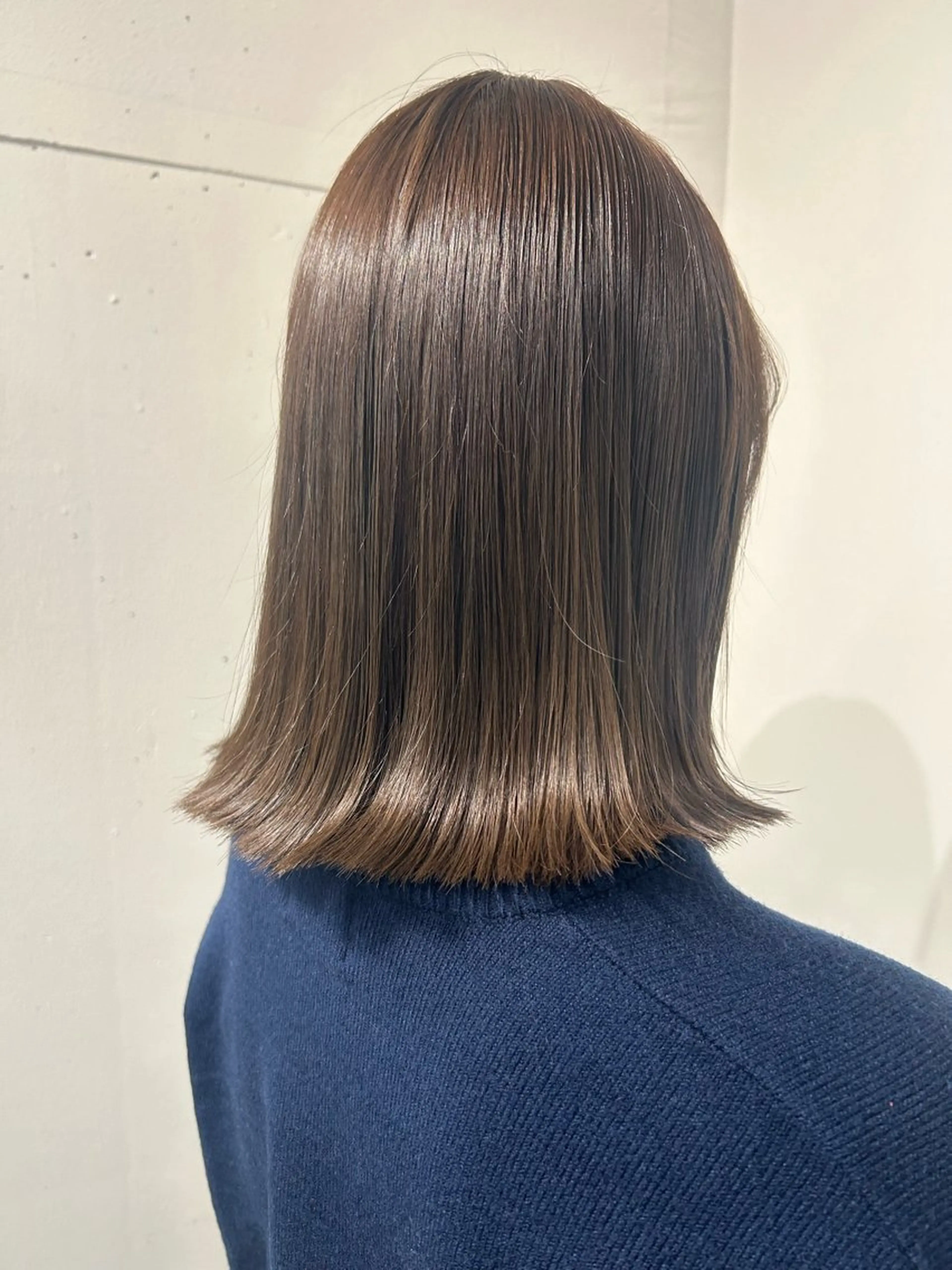 ミディアム ベージュ/ダブルカラ ー/新潟駅/青柳萌果のヘアスタイル
