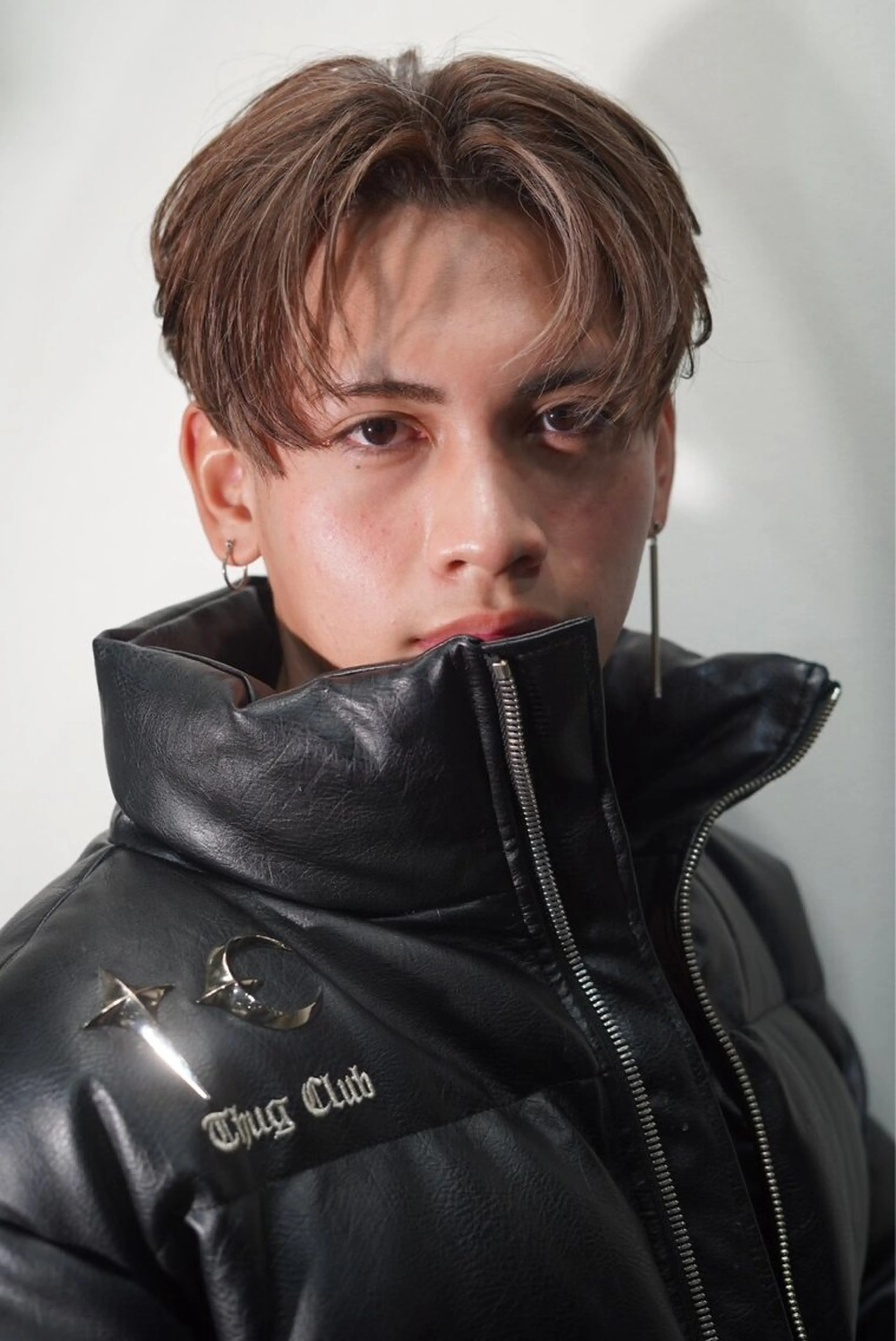 メンズ センターパート ダウンパーマ フェードカット フェザーパーマ カルマパーマ カット ヘアカラー MEN’SsalonHYPE所属・布施メンズ特化美容師 秋山 涼のヘアスタイル