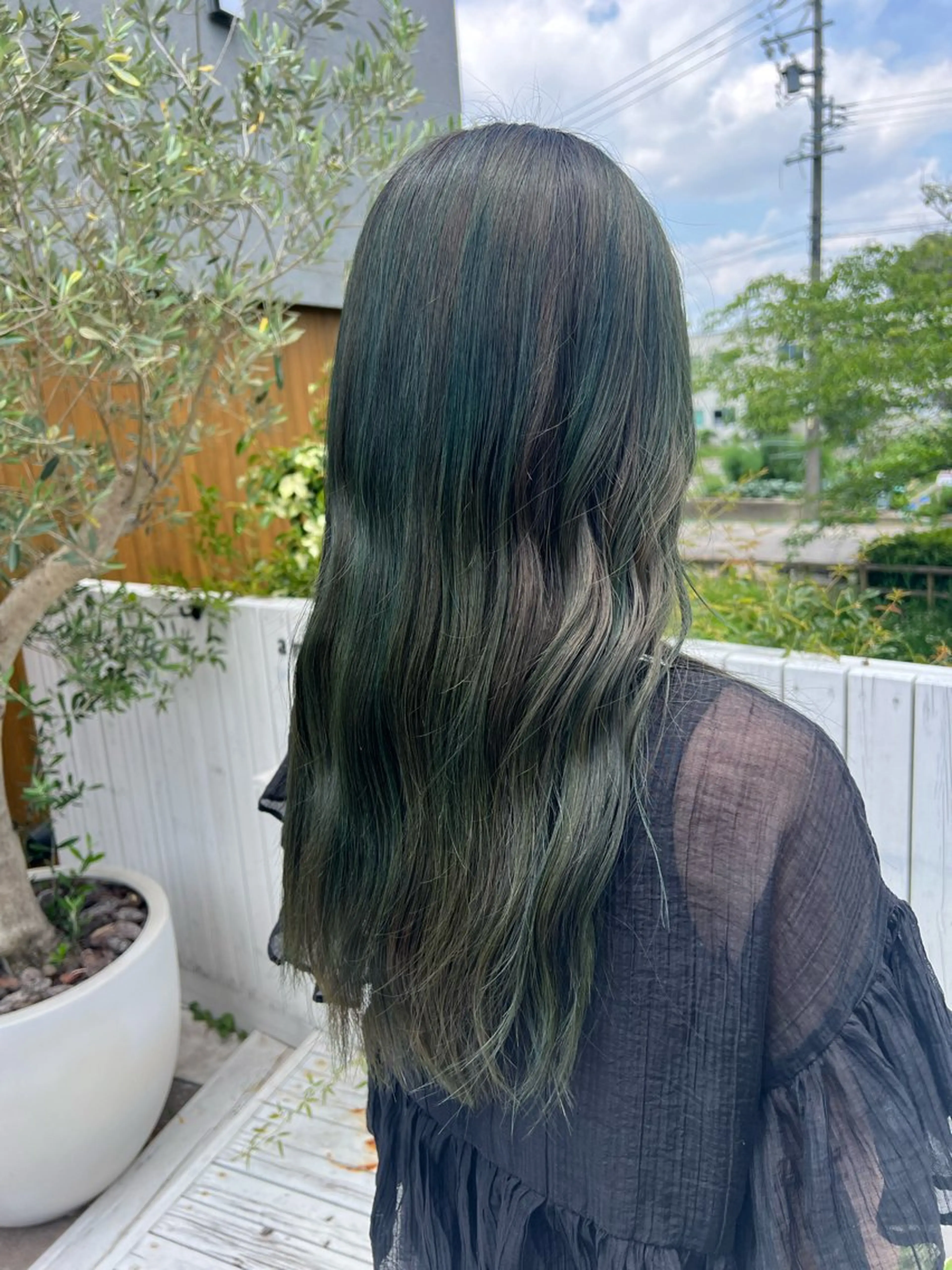 カラー オリーブカラー 吉田 咲樹のヘアスタイル