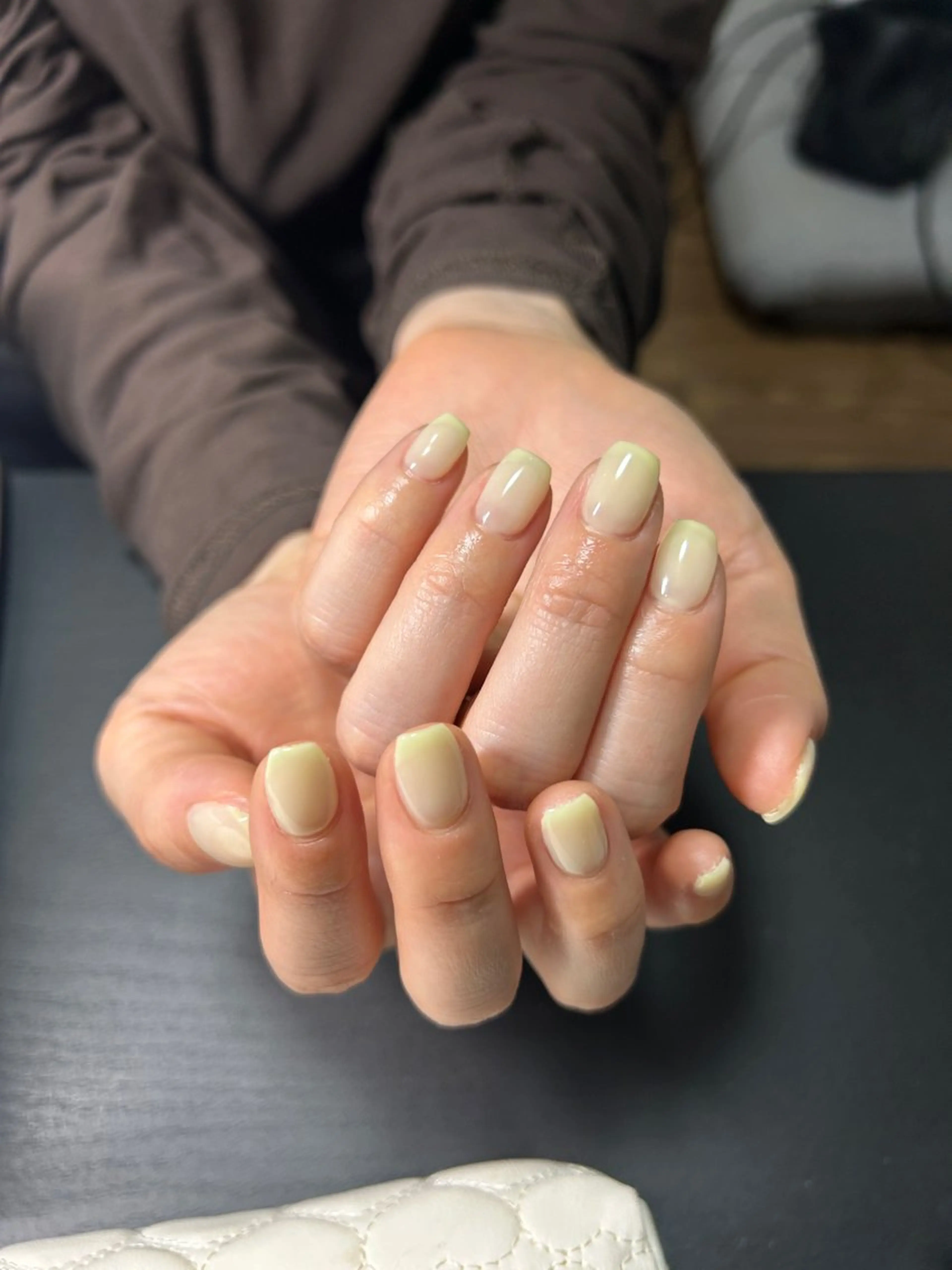 ネイル クリアネイル ワンカラーネイル 春ネイル 黄色 ハンドネイル ジュニア あやめのネイルデザイン