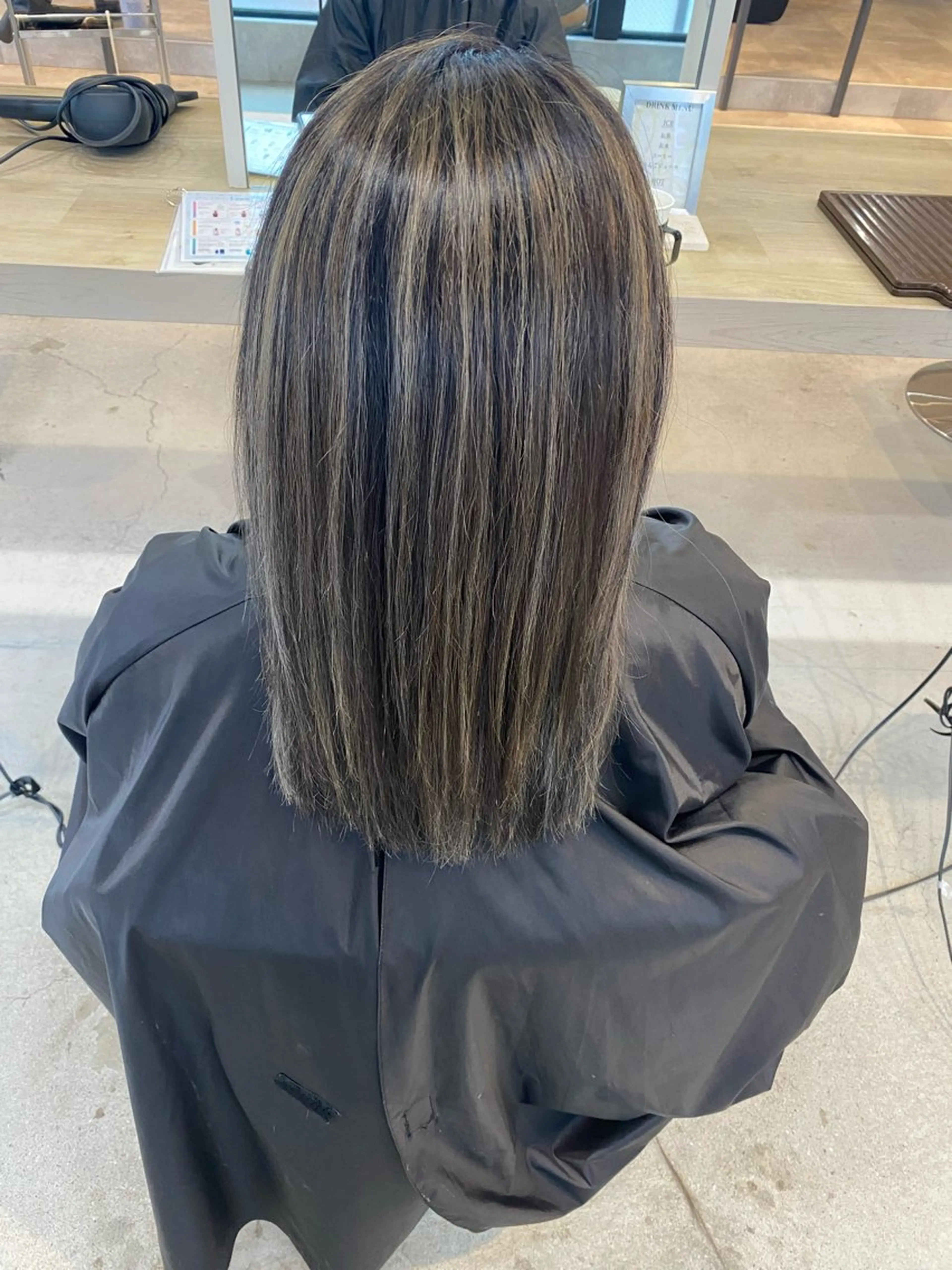 カラー グレージュ ハイライトカラー 才田 まりなのヘアスタイル
