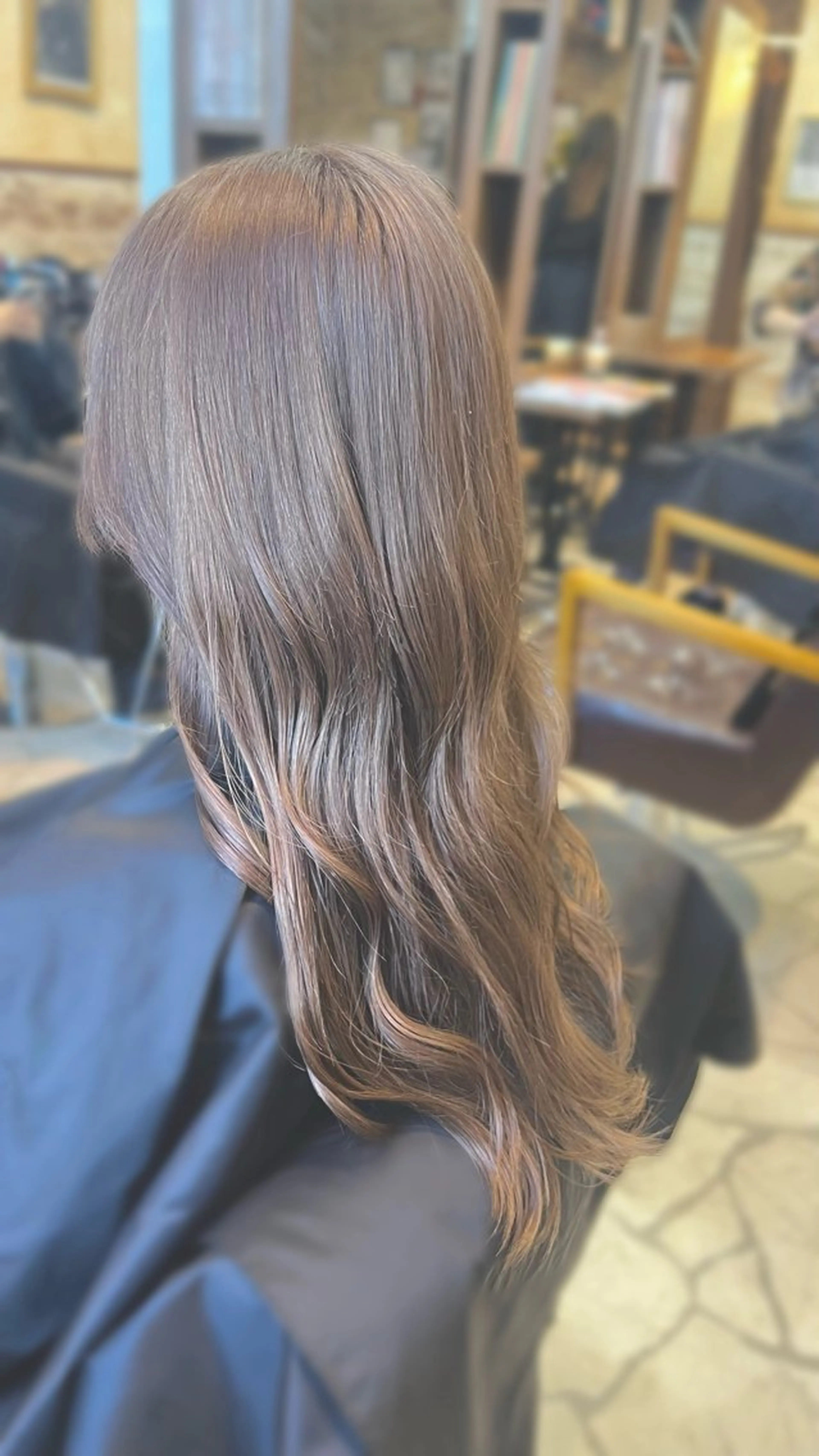 ロング カラー ベージュカラー 透明感カラー ミルクティーベージュ 栗林 萌々のヘアスタイル