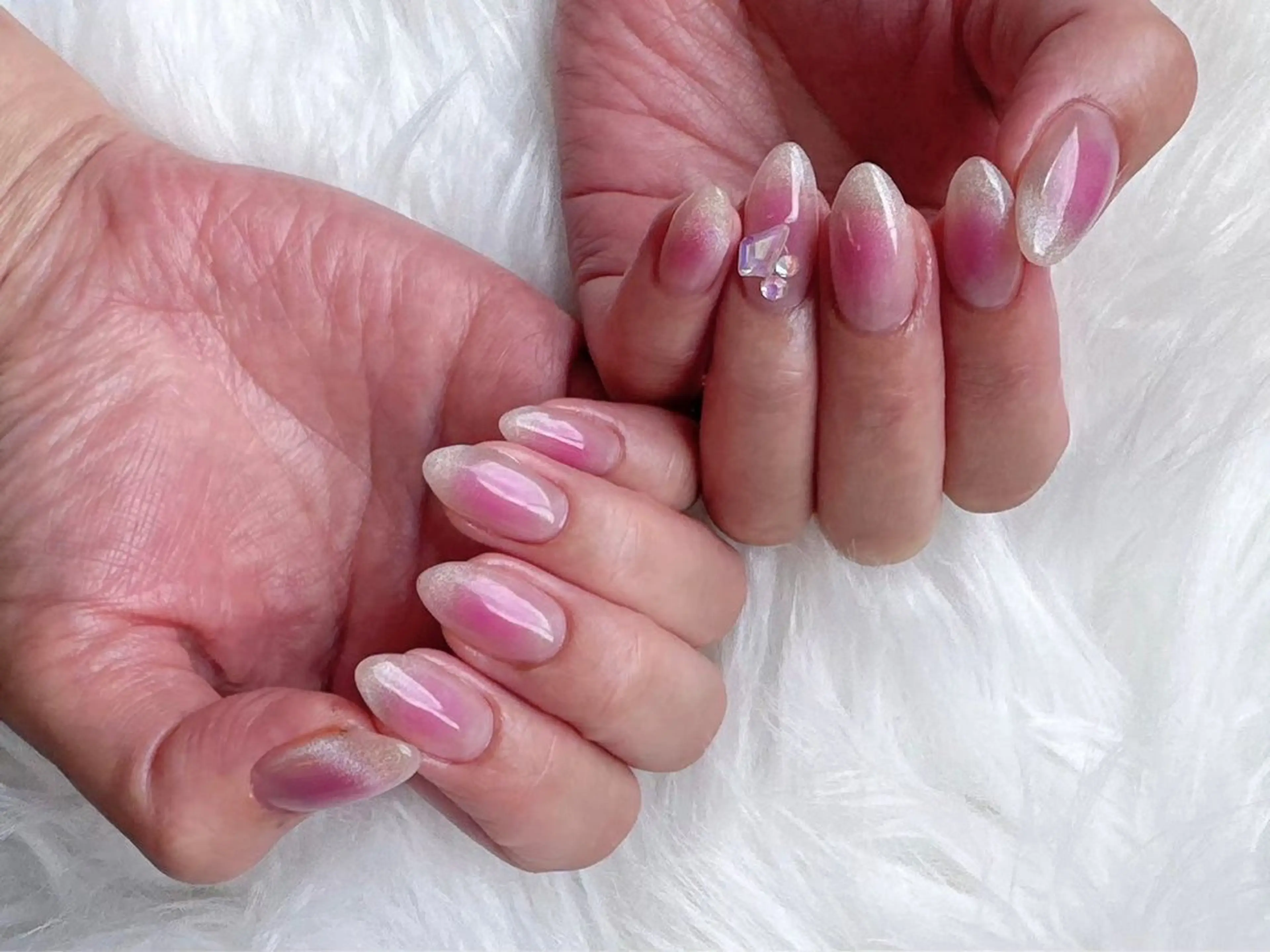 ネイル ハンドネイル カラーズビューティサロン所属・石井 桃子のネイルデザイン