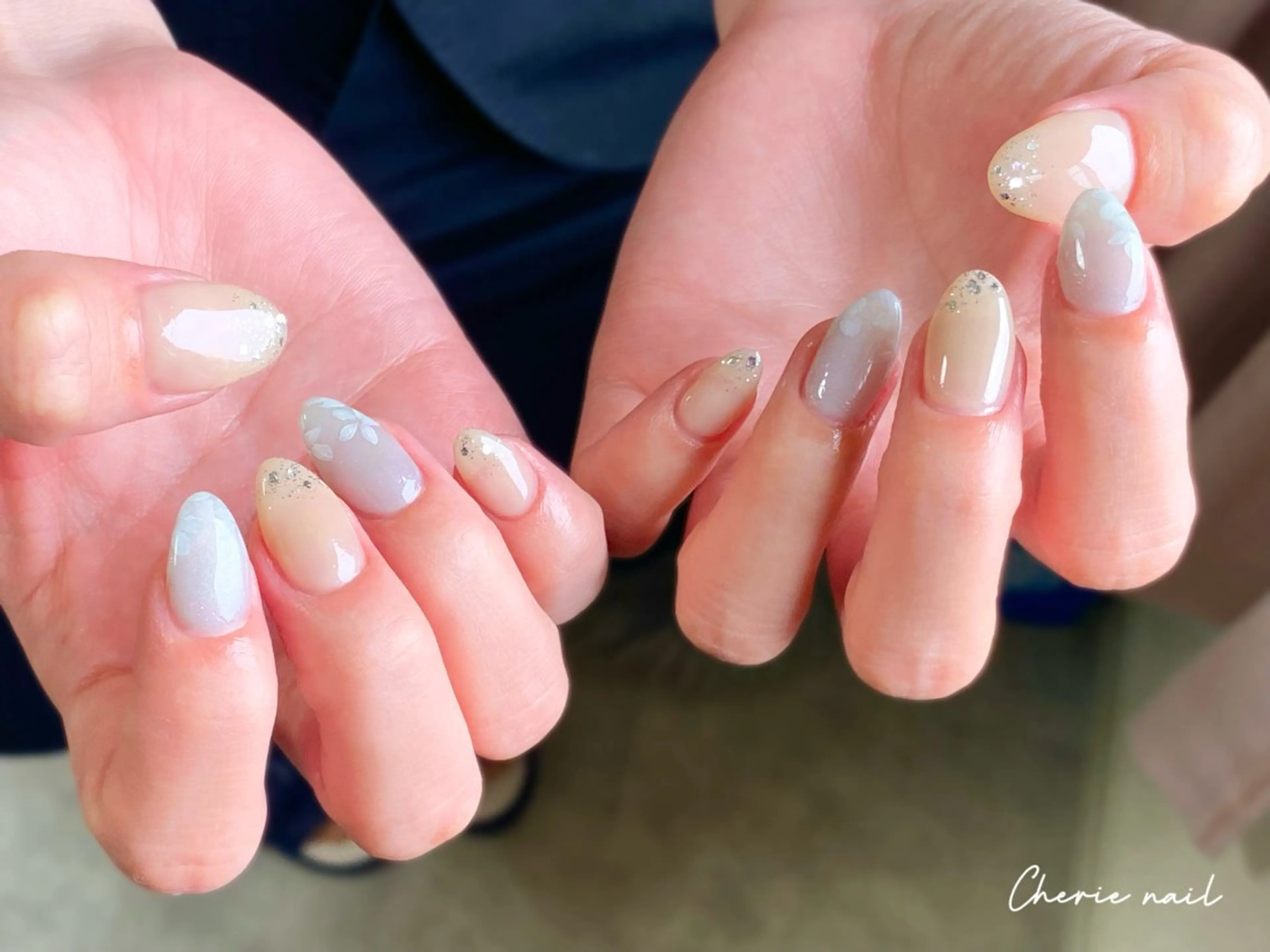 ネイル フラワーネイル ジェルネイル ラメ(グリッター) オフィスネイル シンプルネイル Cherienail yunaのネイルデザイン