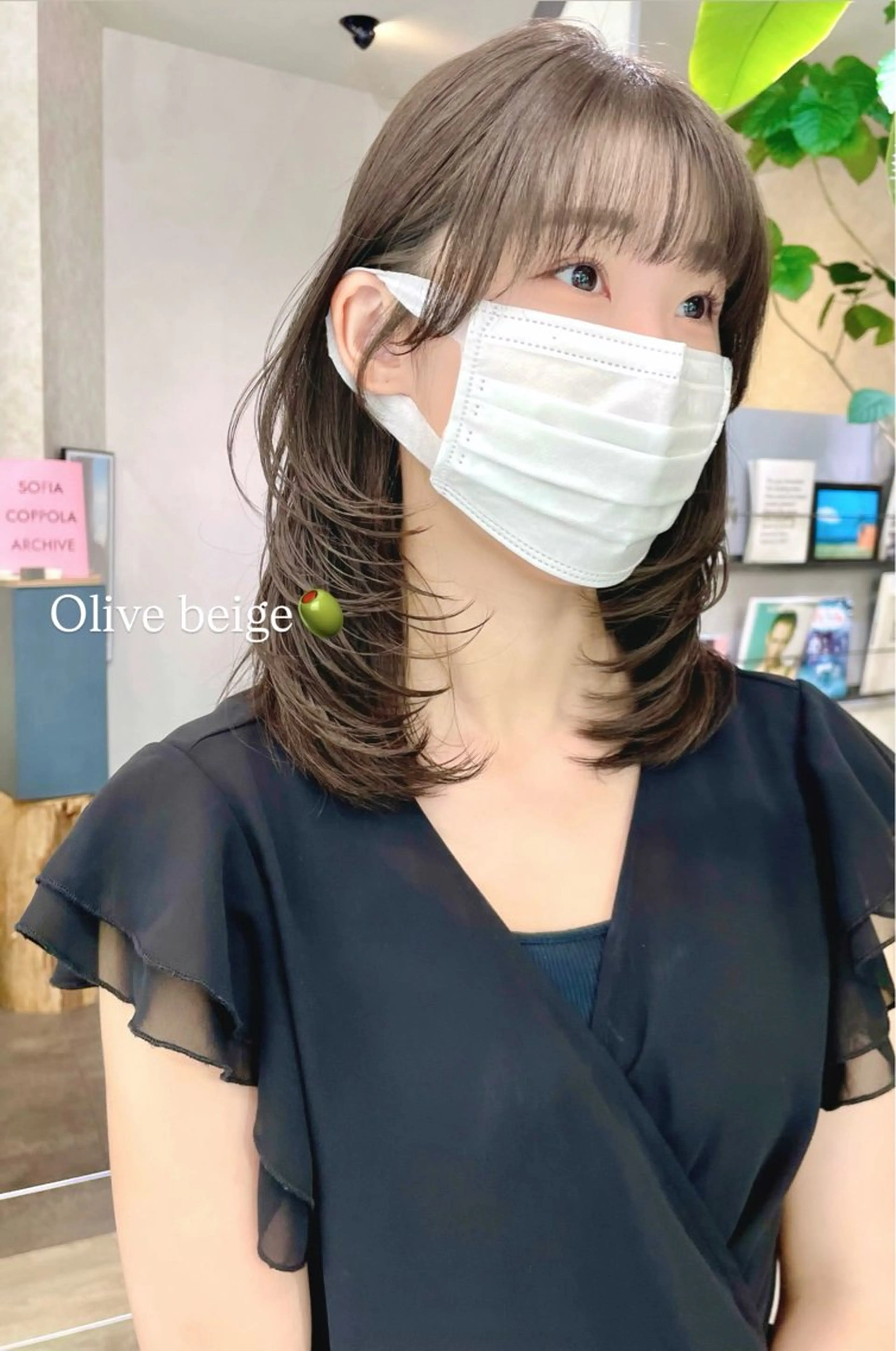 ミディアム カラー 透明感カラー オリーブカラー レイヤーカット カット ヘアカラー トリートメント カノン/透明感カラー /酸性ストレートのヘアスタイル