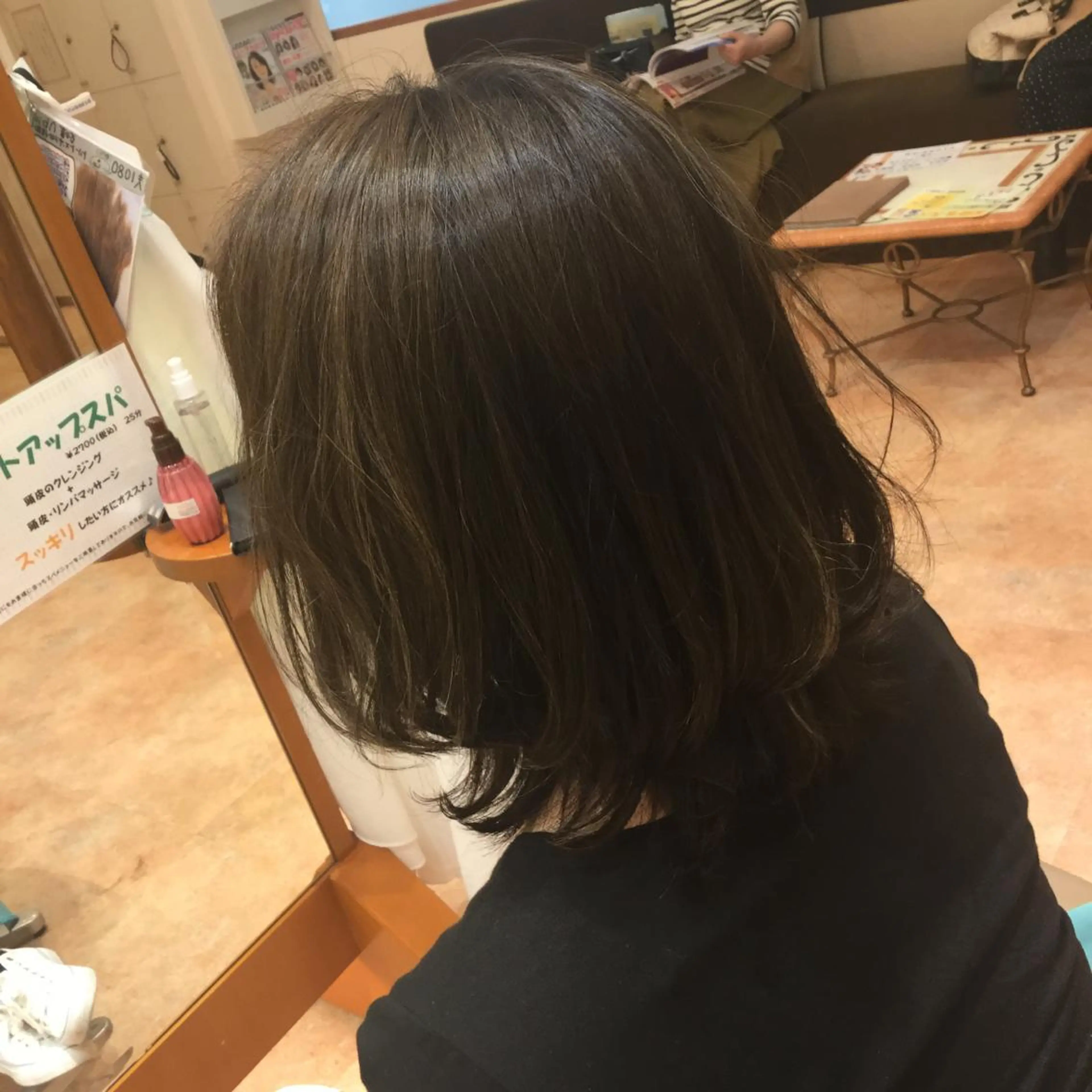ミディアム カラー アッシュ ベージュカラー 透明感カラー ハイライトカラー ハイライト カット ヘアカラー トリートメント 庄嶋 彩香のヘアスタイル