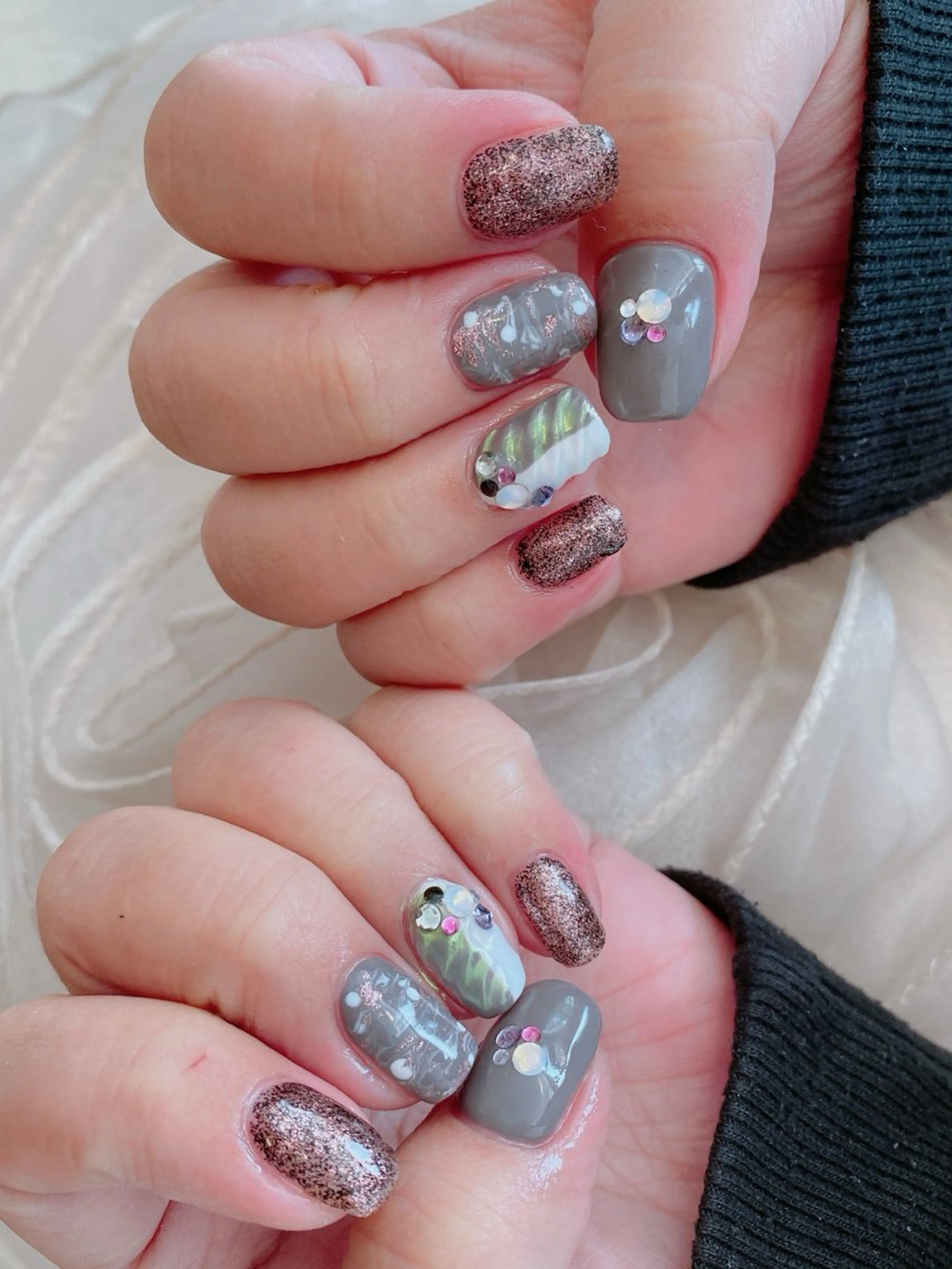 ネイル オーロラネイル ネイル ティアラのネイルデザイン