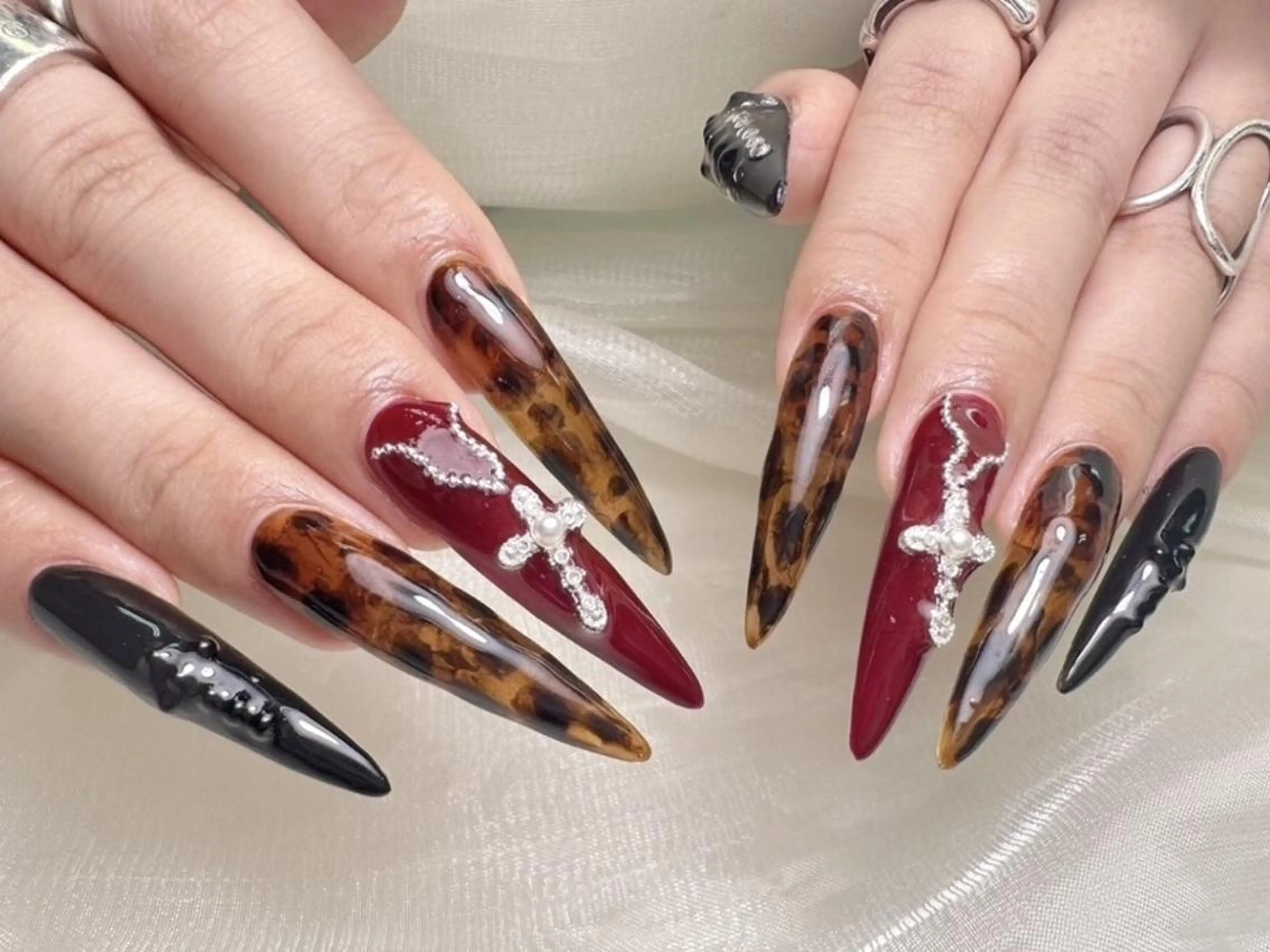 ネイル Rainrain💧 パーツ豊富、やり放題のネイルデザイン