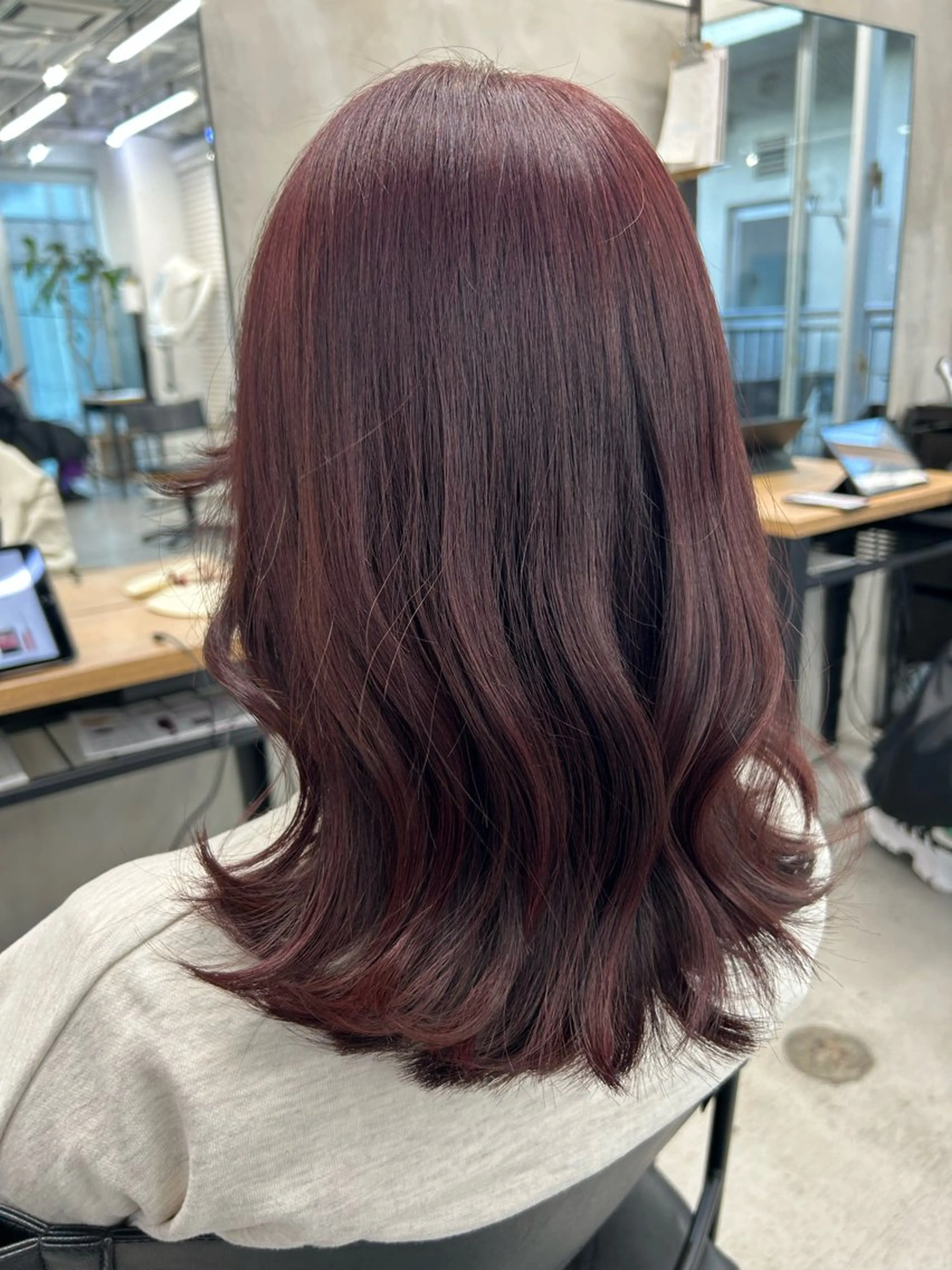 ミディアム カラー ブリーチ カシス ダブルカラー ブリーチなしカラー ピンクカラー RYOSUKE ハイトーンのヘアスタイル