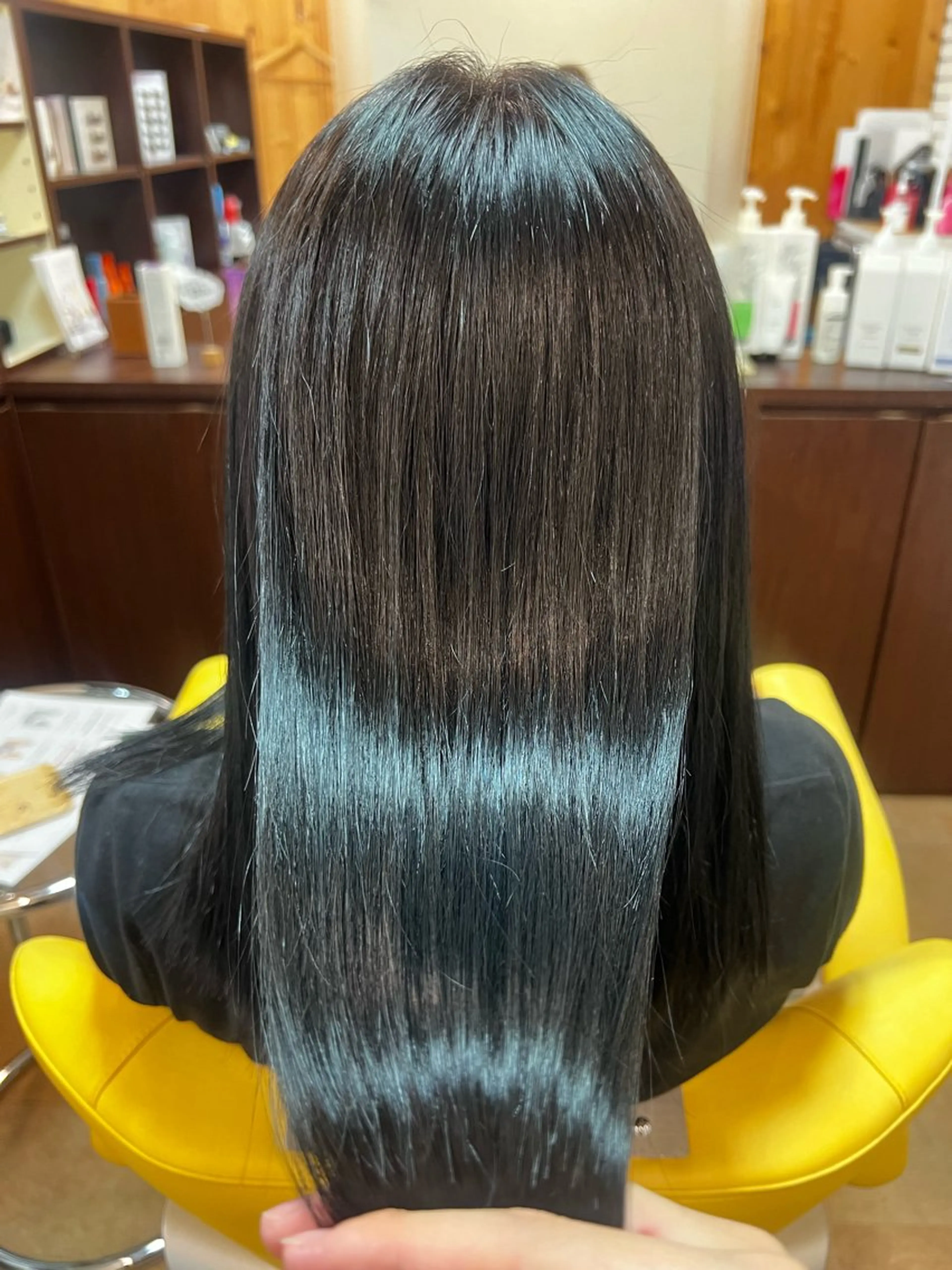 ミディアム カラー ヘアアレンジ ブルーカラー トリートメント bh.maara デザイン／ハイトーンのヘアスタイル