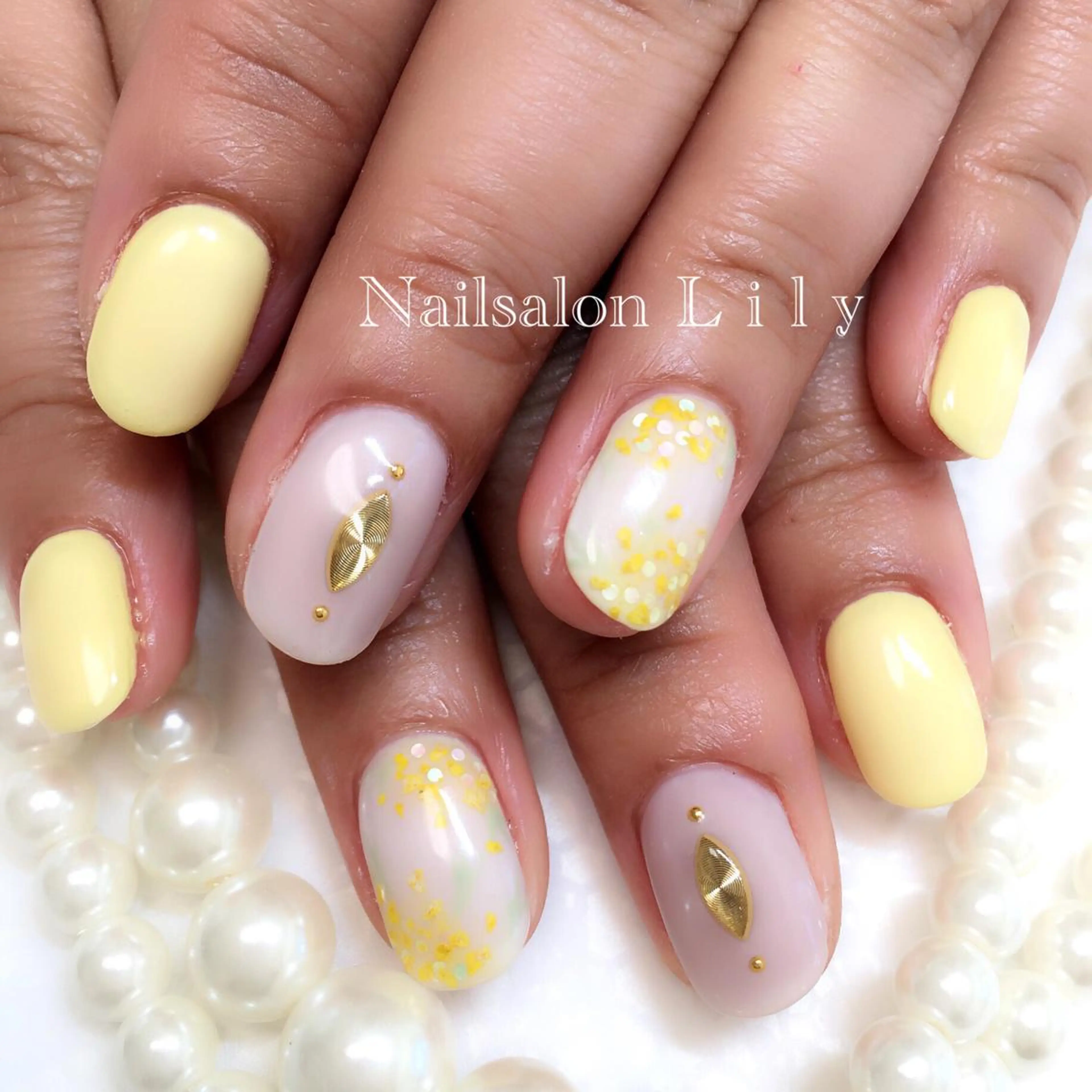 ネイル 春ネイル 黄色 Lily*nail 🌻Mii🌻のネイルデザイン