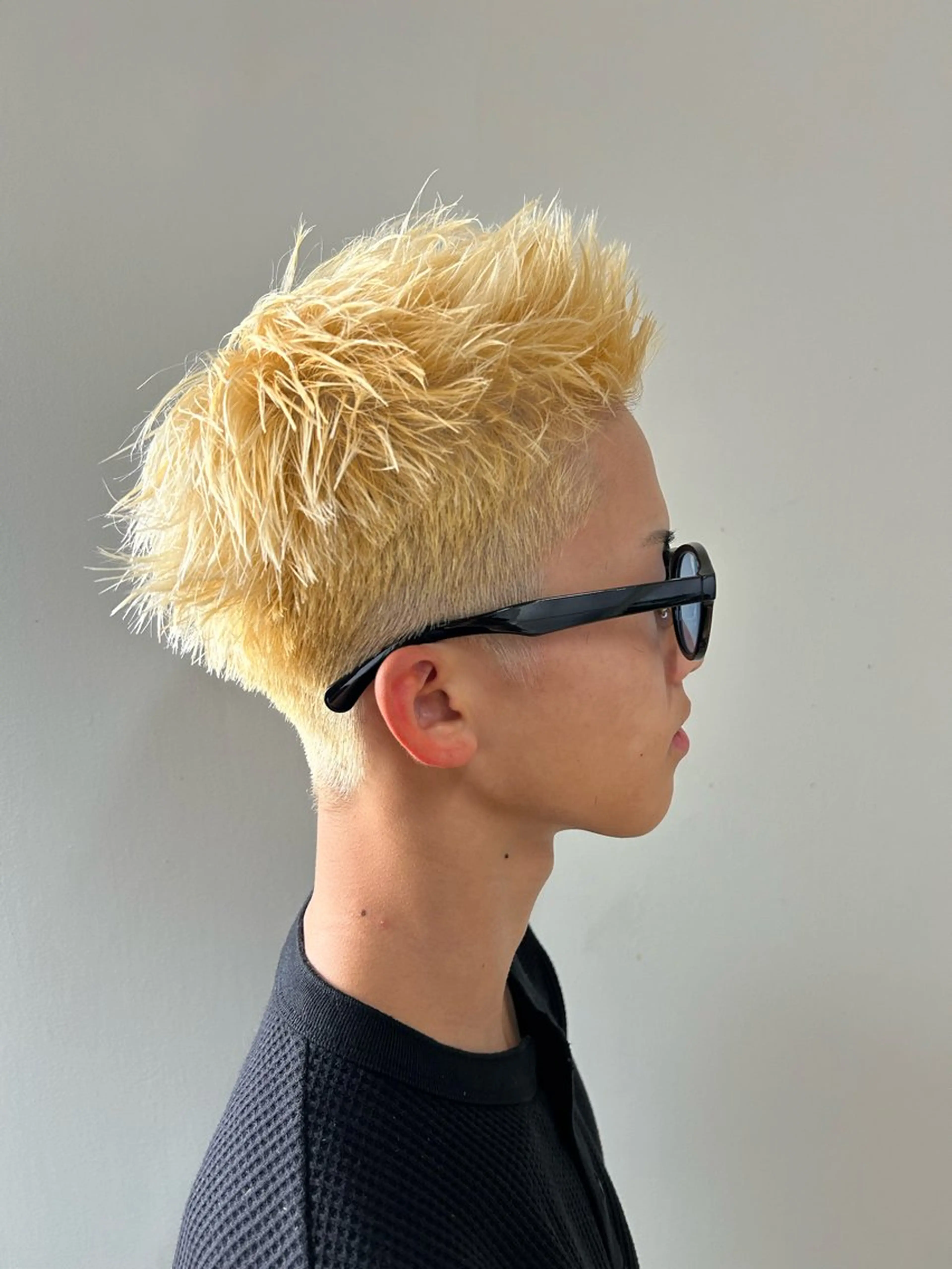 メンズカット、ブリーチ、カラーの写真