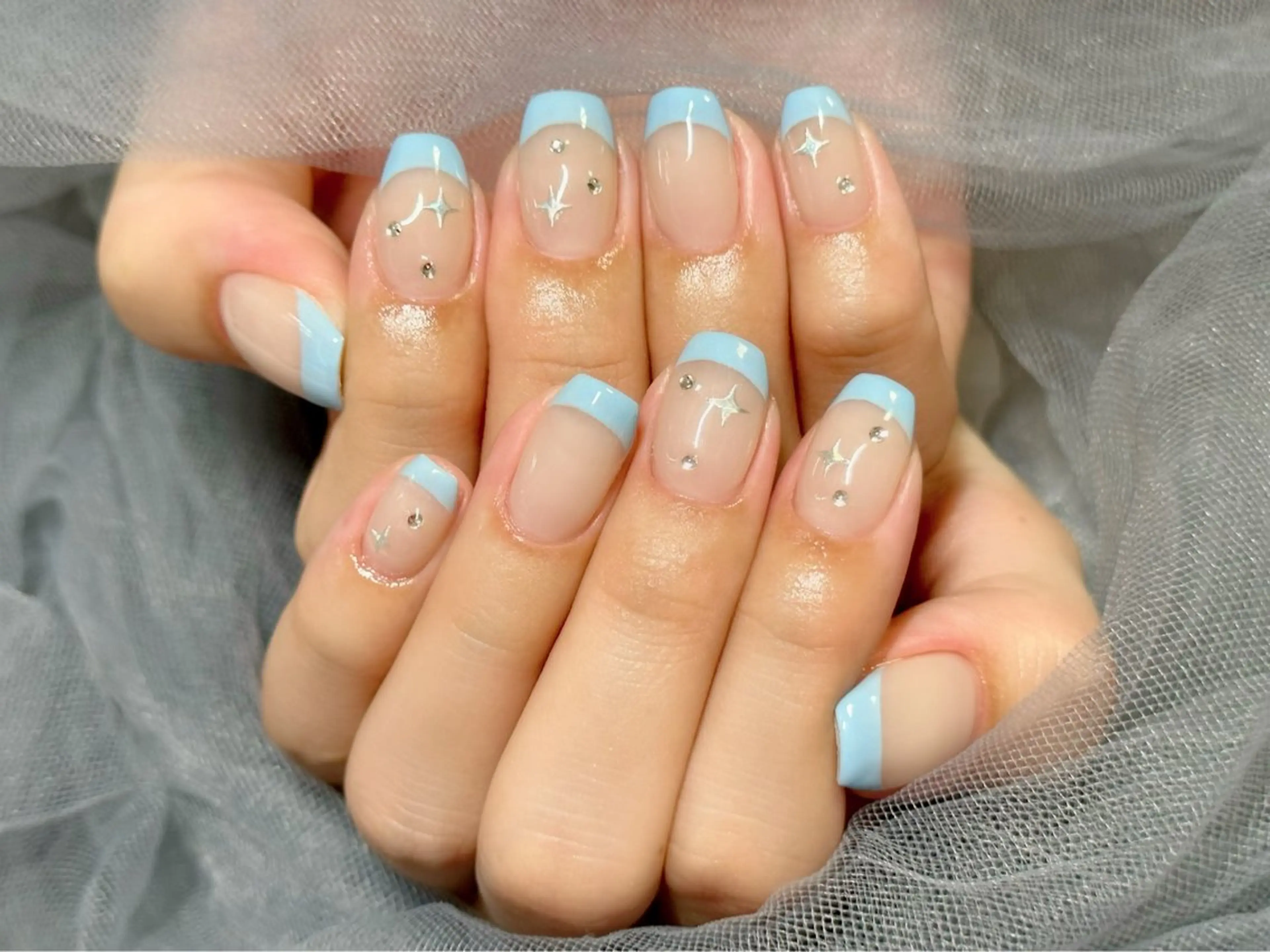ネイル フレンチネイル キラキラネイル 水色 ハンドネイル KURELLY所属・Nail Salon KURELLYのネイルデザイン