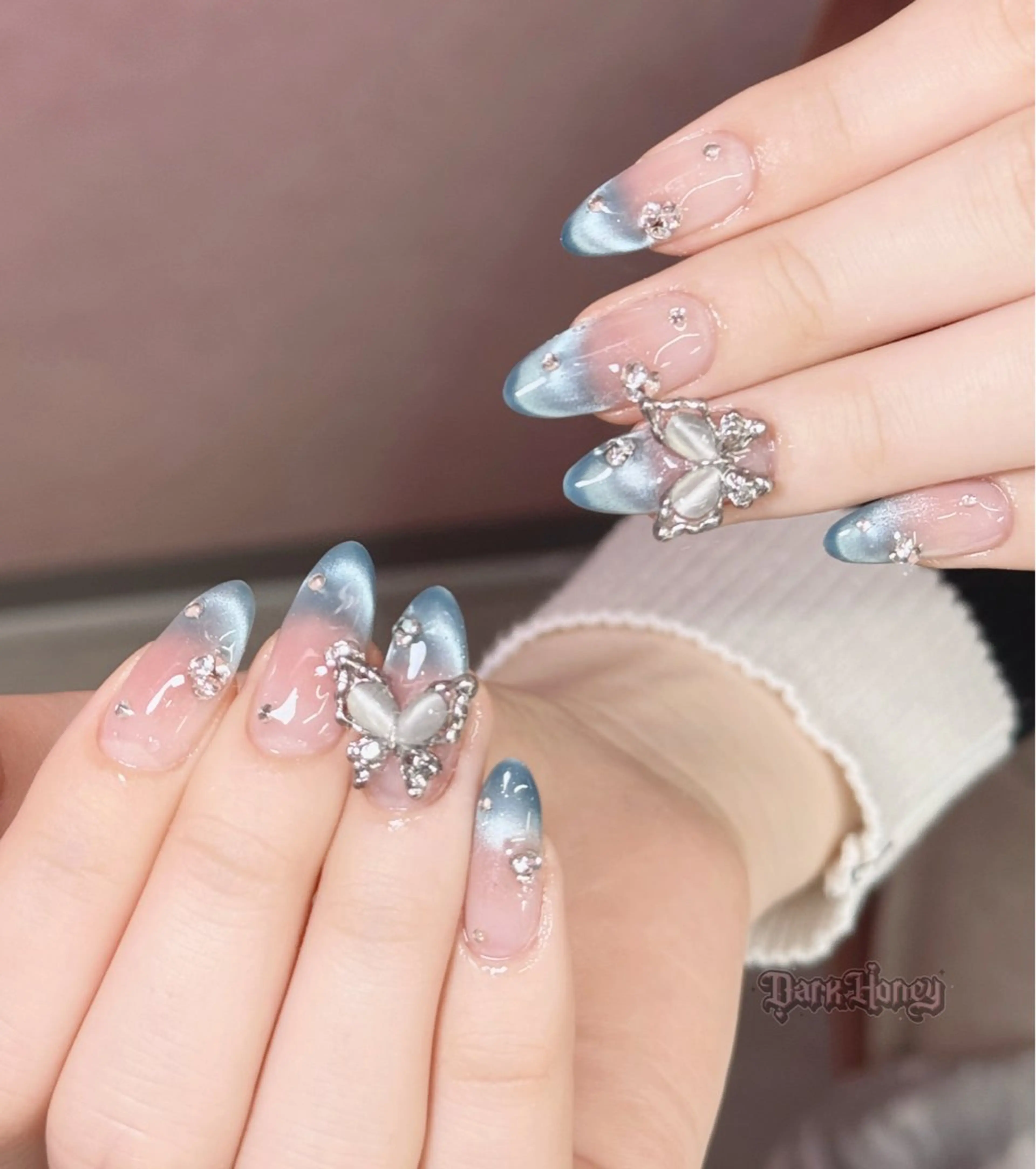 ネイル ブルー グラデーション 韓国ネイル ハンドネイル ハンドケア DarkHoney 池袋店のネイルデザイン