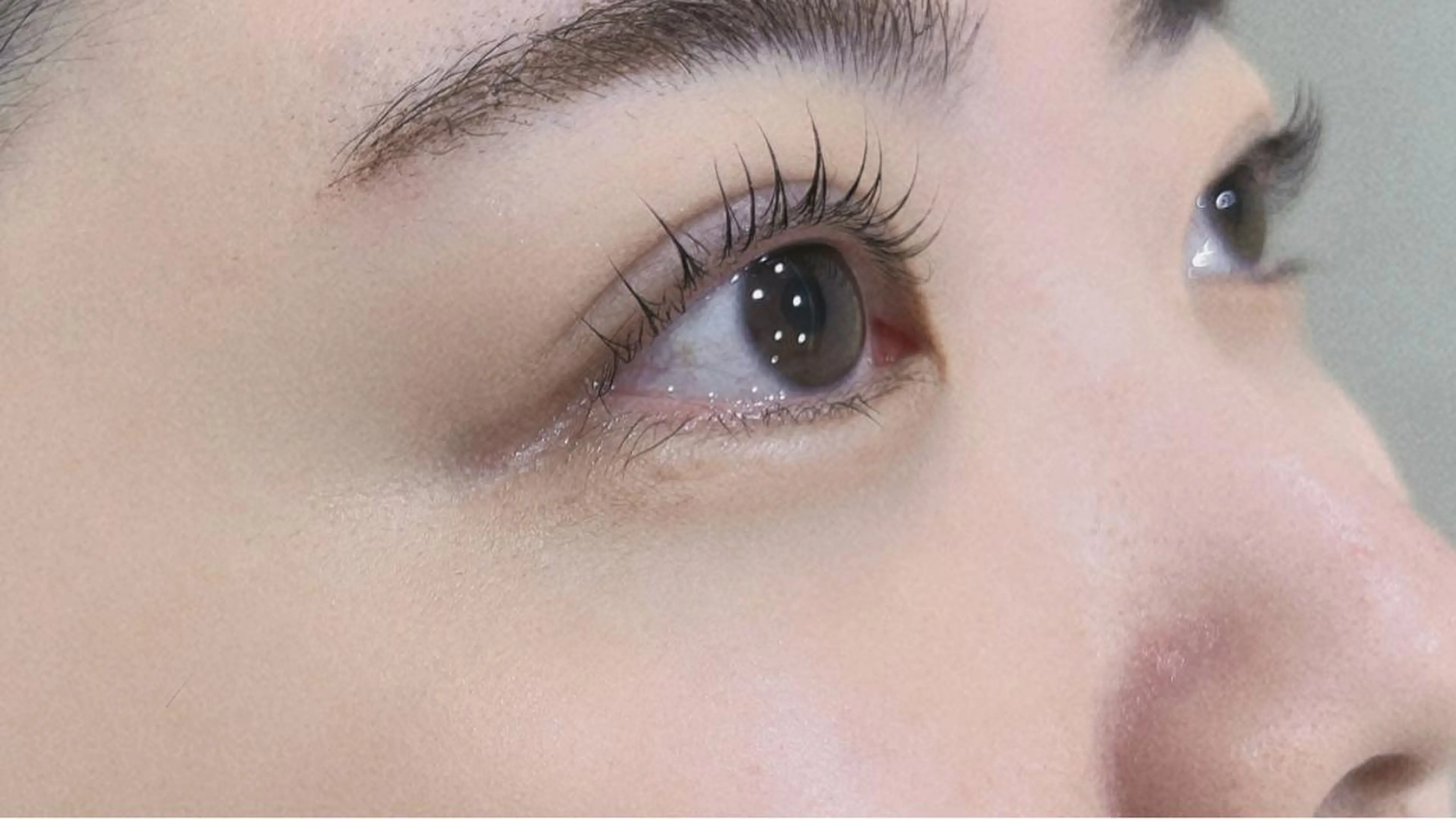 マツエク・マツパ パリジェンヌラッシュリフト マツパ une FEMINの眉毛・アイブロウイメージ