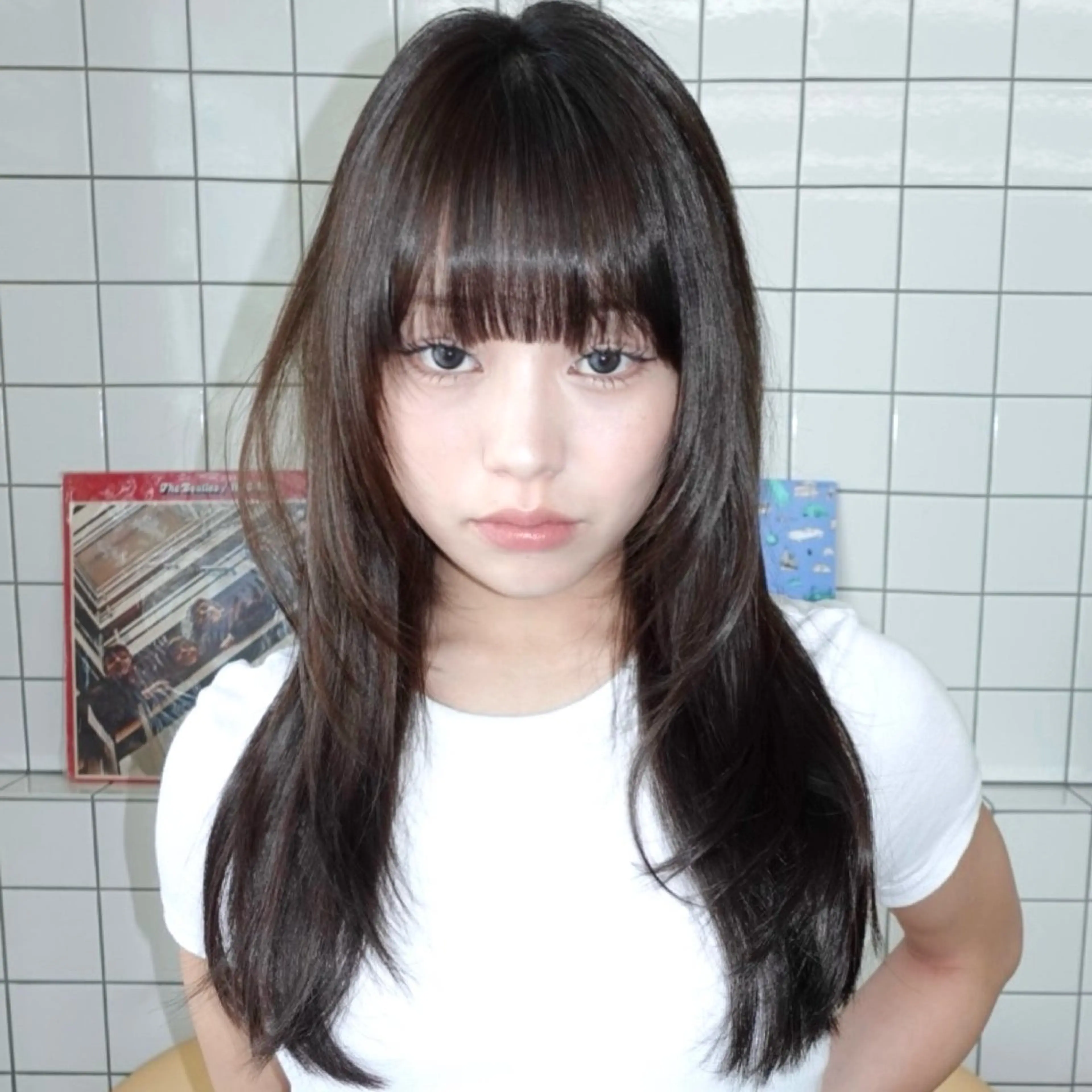 ロング 顔まわりレイヤー ハッシュカット ハイレイヤー レイヤーカット ロング カット ヘアカラー トリートメント momo もものヘアスタイル