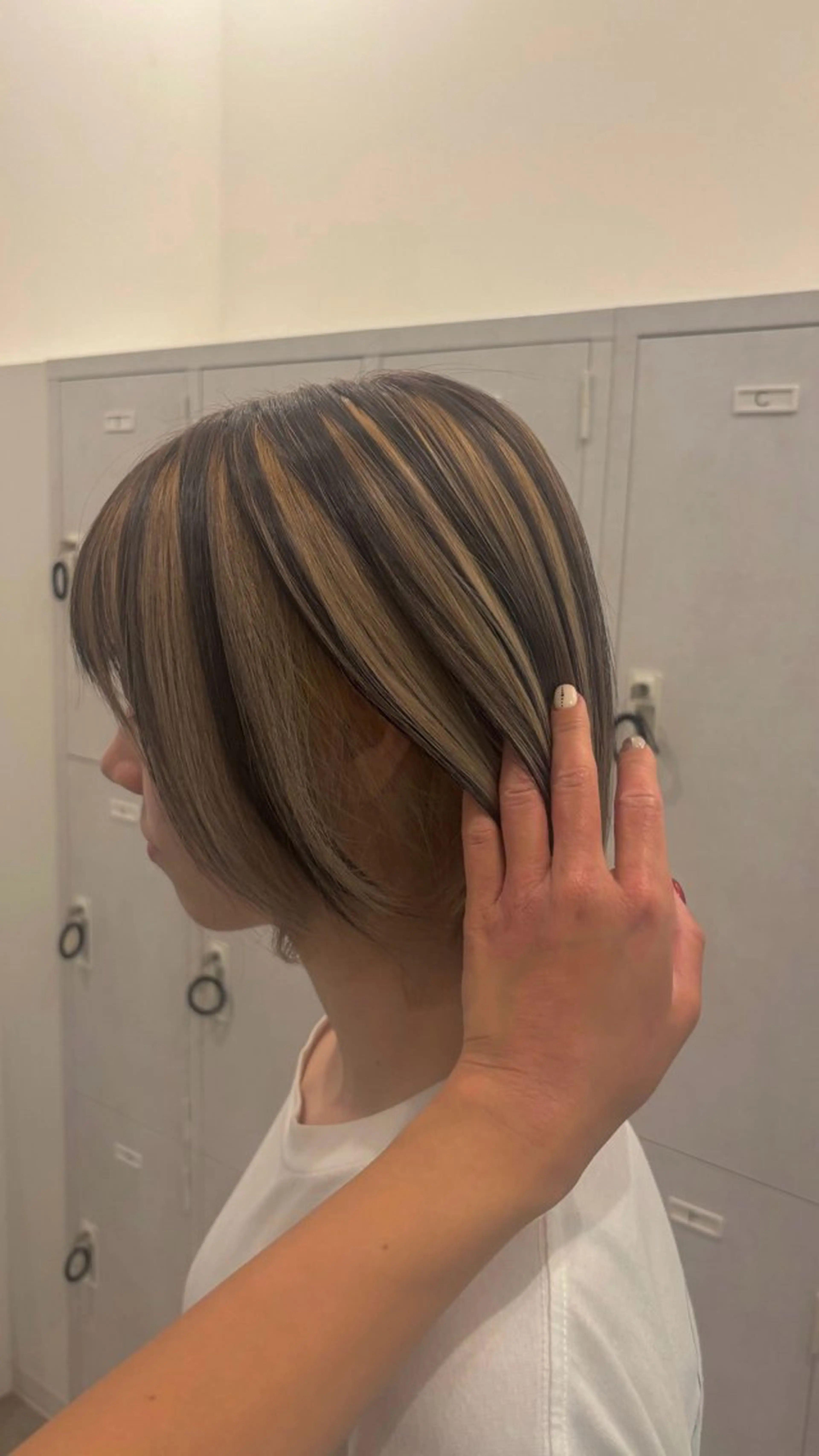 ミディアム カラー 佐藤 優里のヘアスタイル