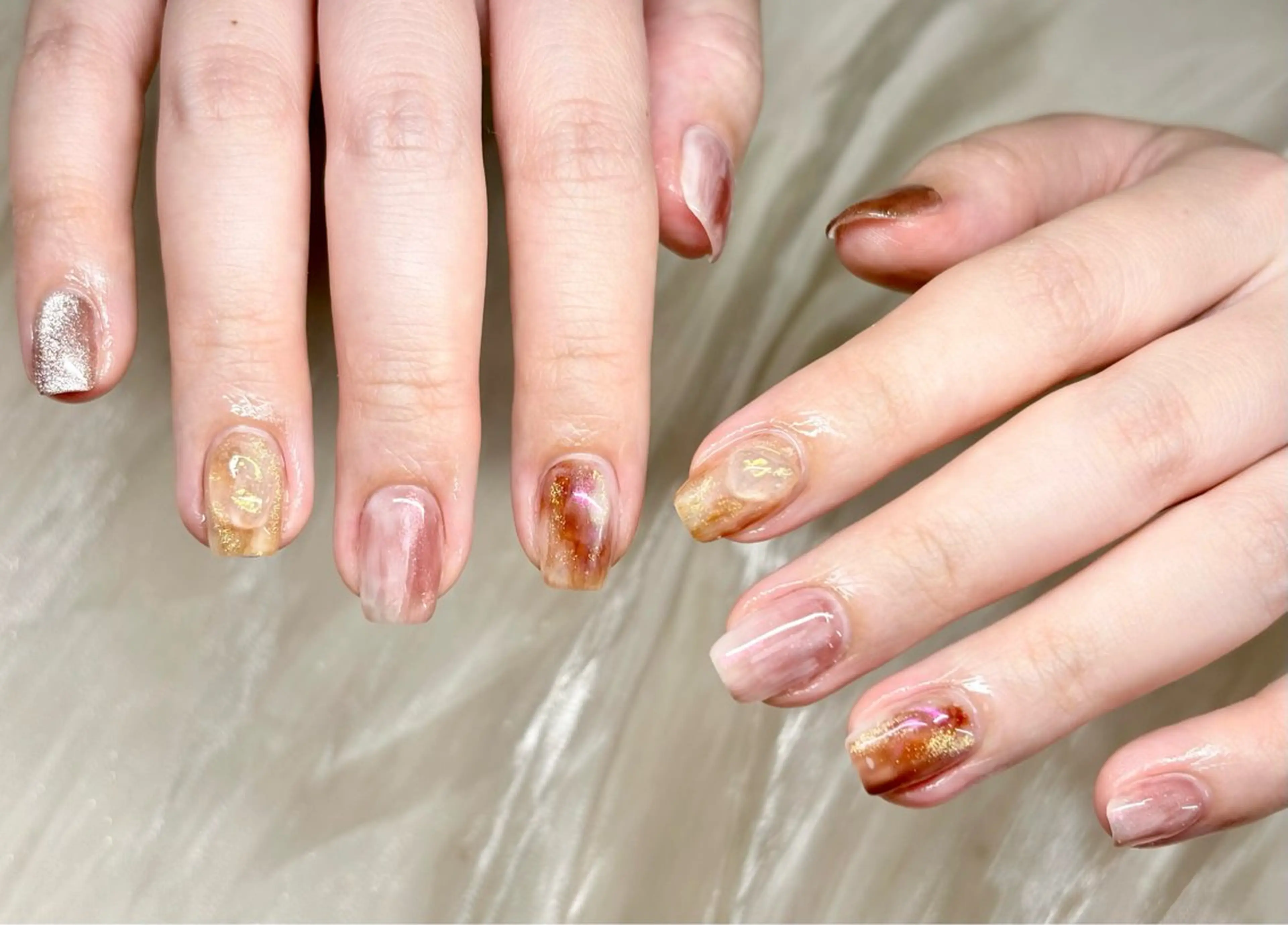 ネイル ブラウン マグネットネイル ニュアンスネイル ETE LUNA NAILのネイルデザイン