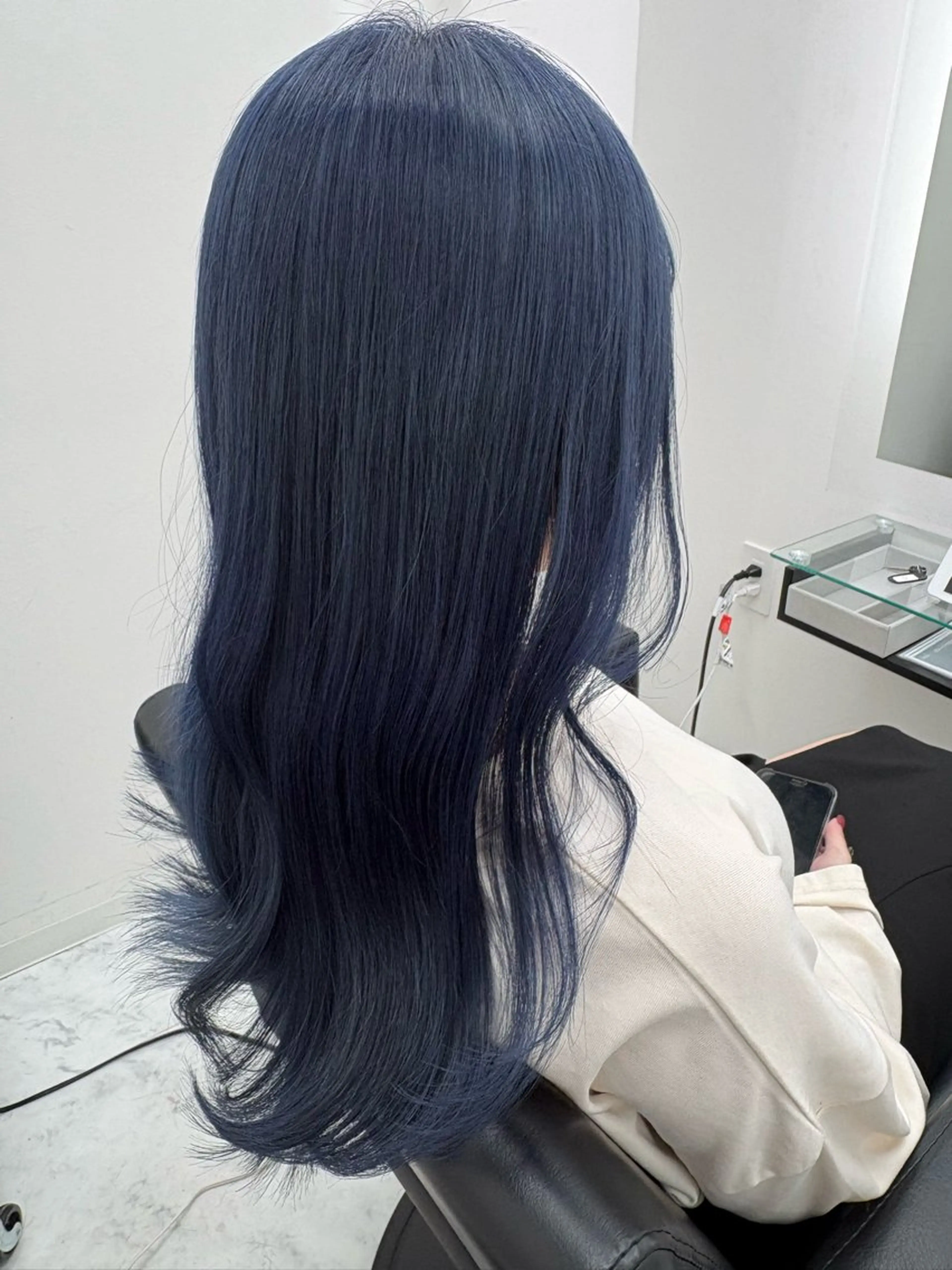 セミロング カラー ブリーチ ブルーカラー ネイビーカラー カット ヘアカラー トリートメント 髪質改善サロン🫧 セキチサトのヘアスタイル