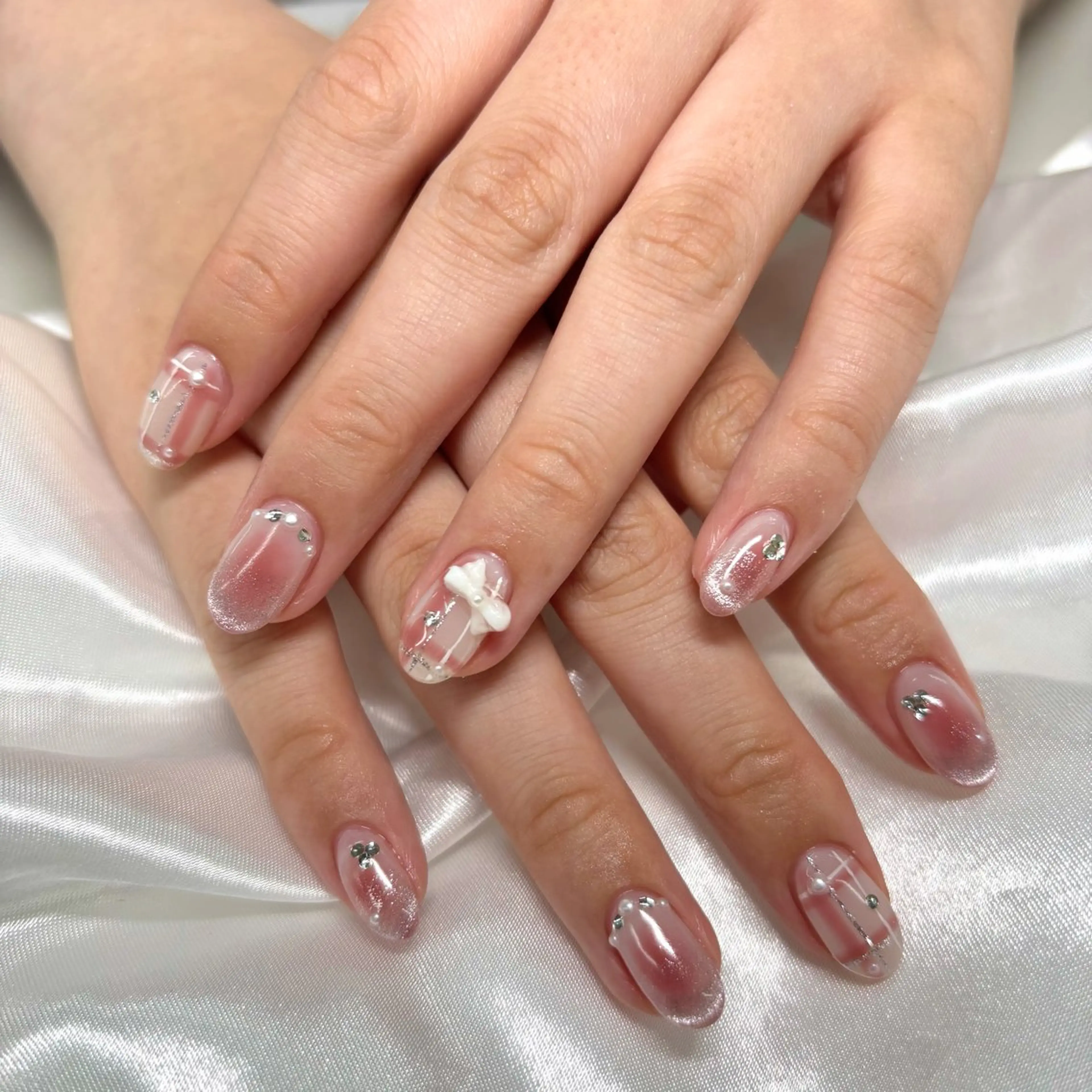 ネイル チークネイル ガーリー マグネットネイル ミラーネイル ハンドネイル 上村 奈那のネイルデザイン