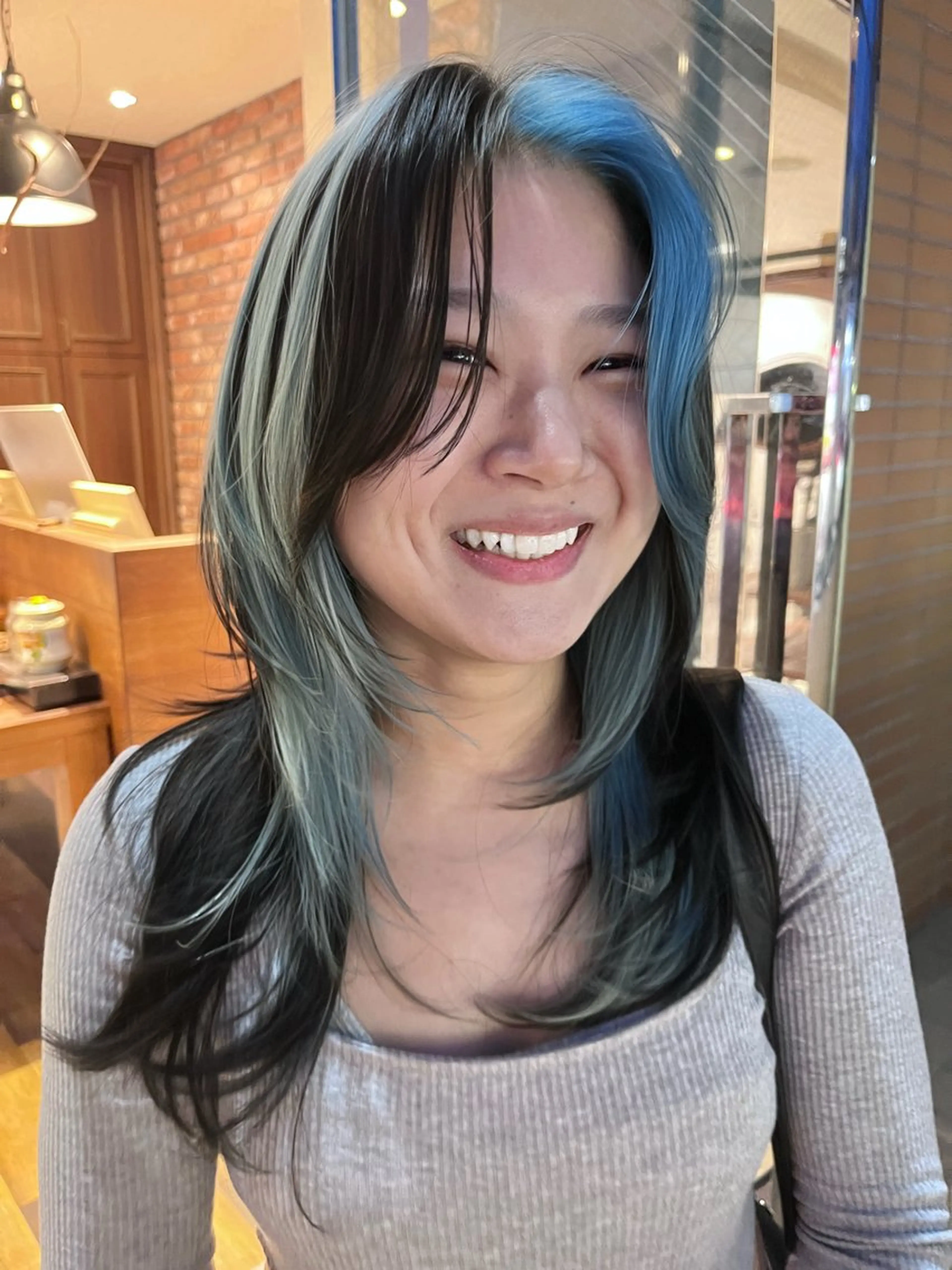 ロング カラー デザインカラー レイヤーカット カット ヘアカラー トリートメント Vicky ブリーチ メンズカジュアルのヘアスタイル